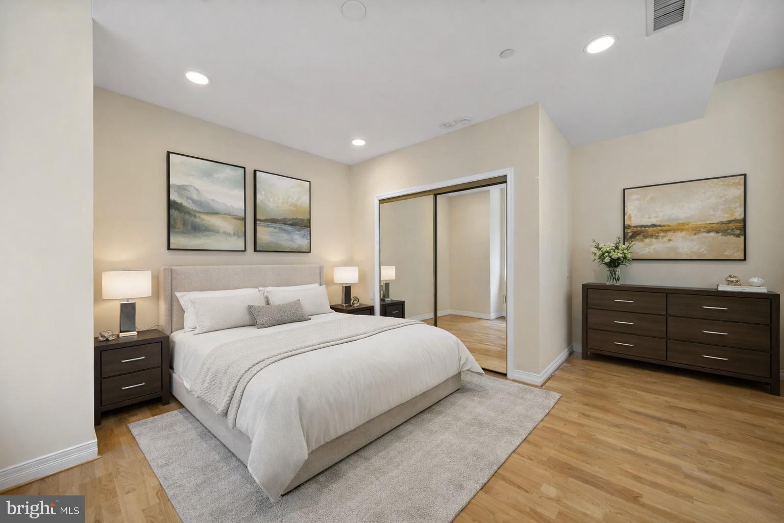 LOGAN SQUARE - Residential