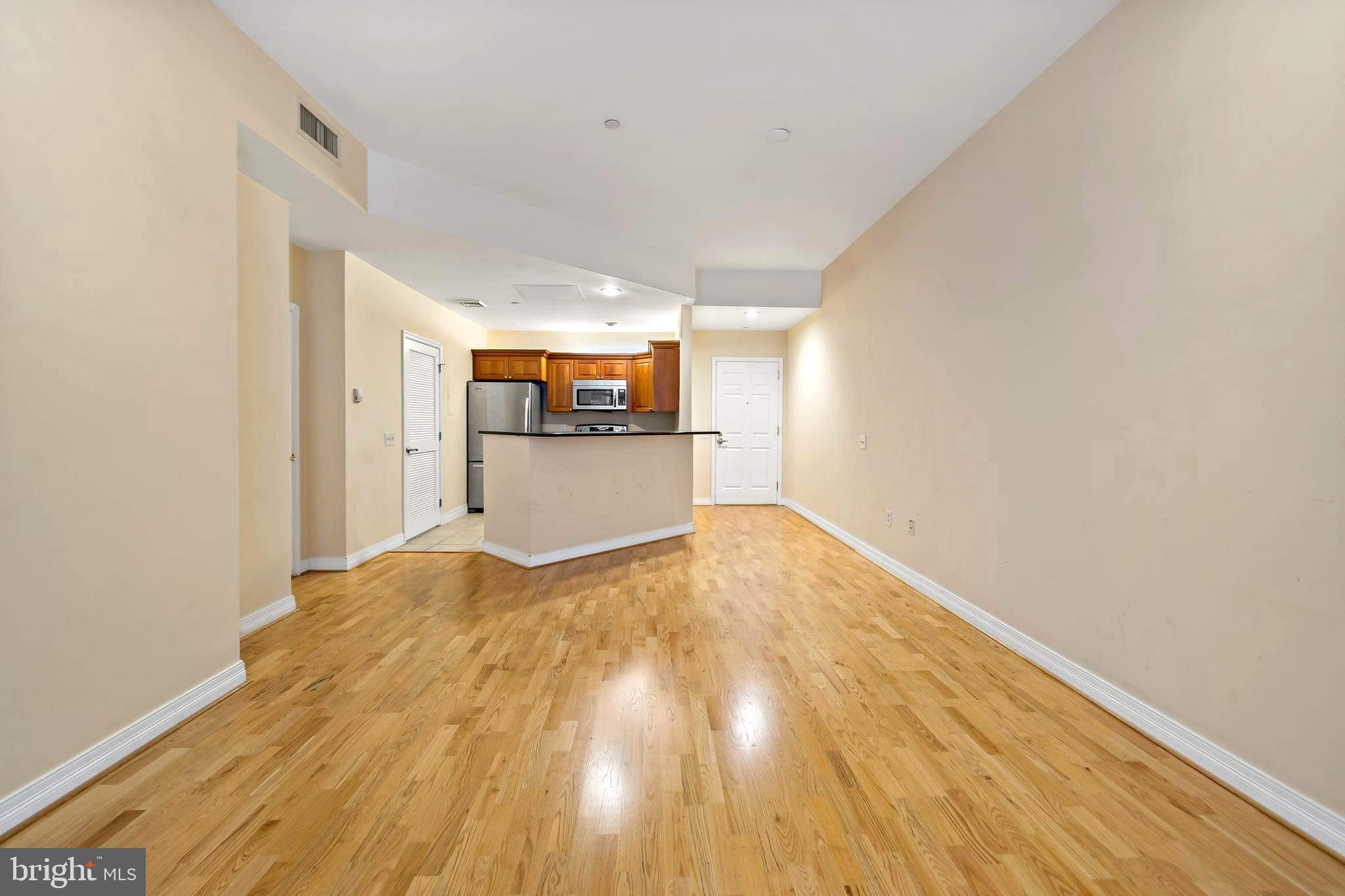 LOGAN SQUARE - Residential