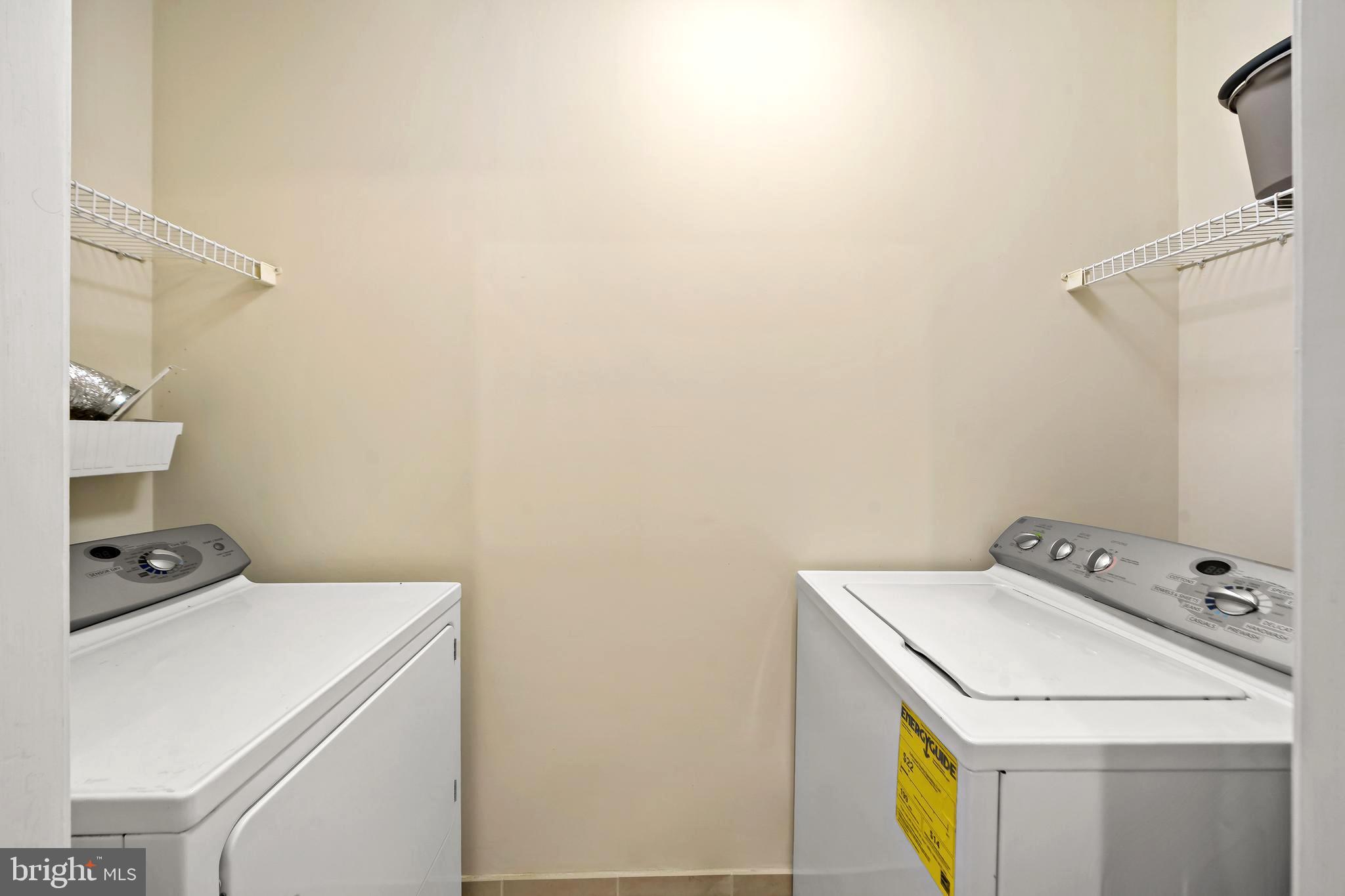 LOGAN SQUARE - Residential