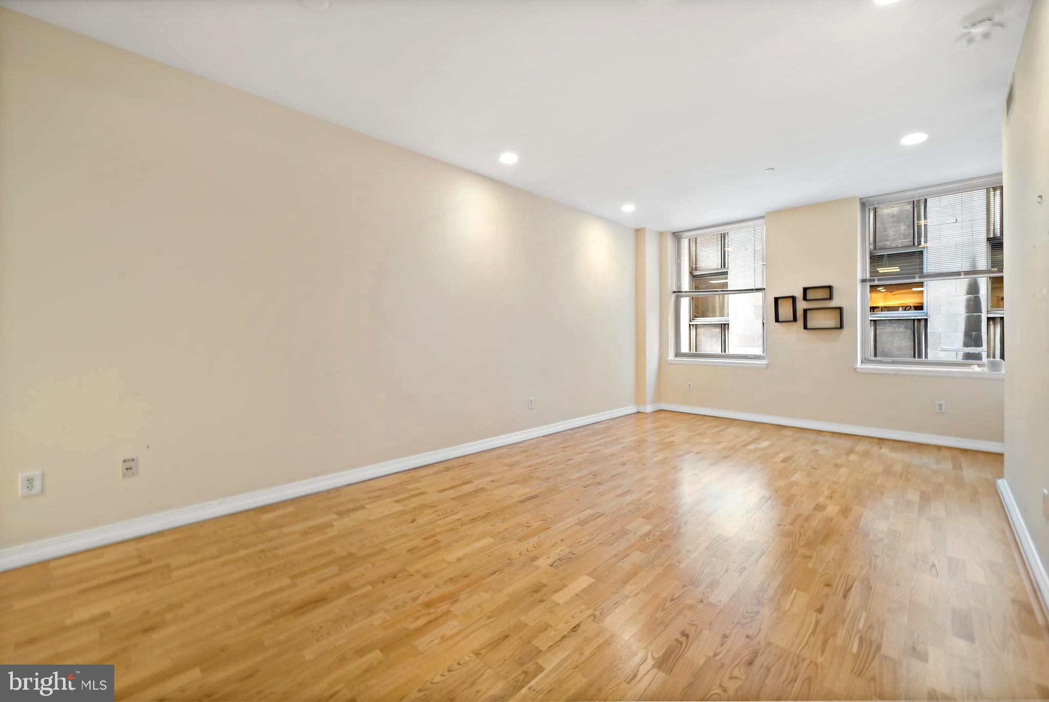 LOGAN SQUARE - Residential