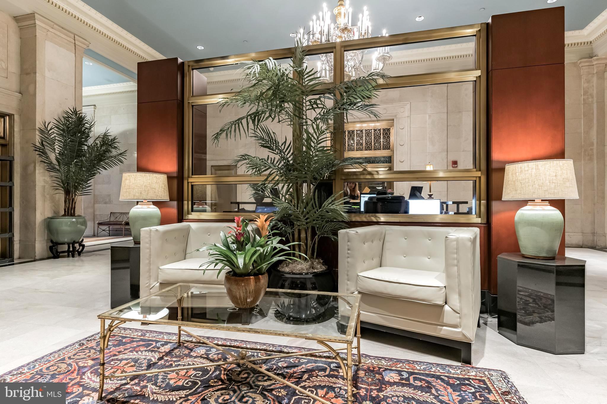 LOGAN SQUARE - Residential