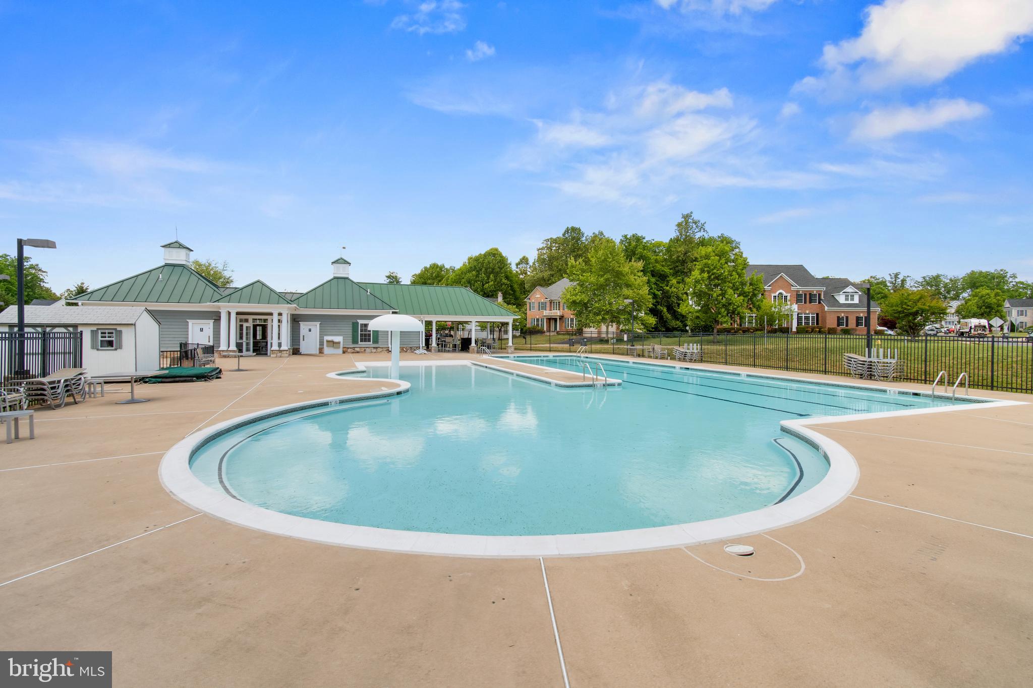 STONEWALL MANOR - Residential