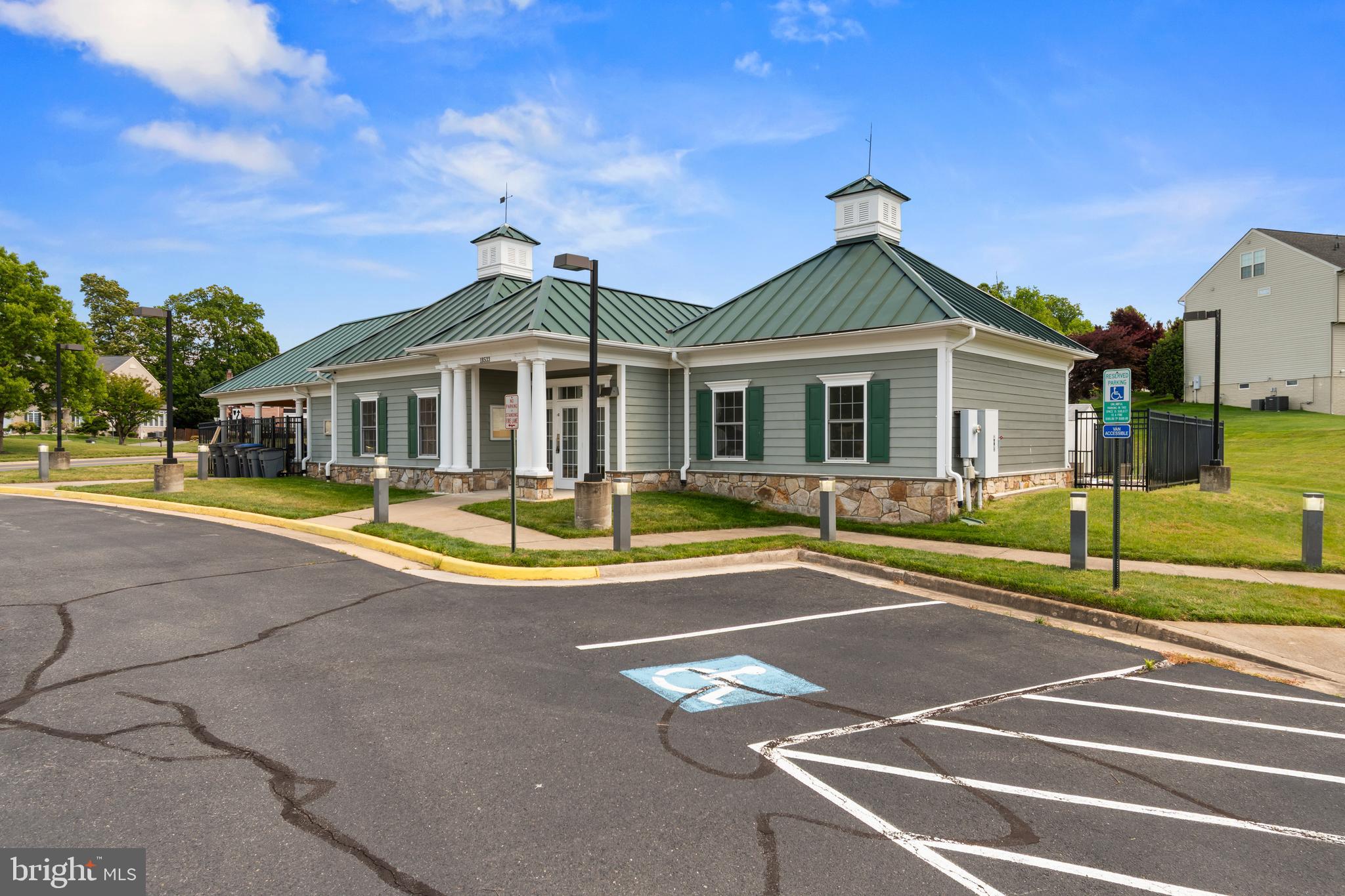 STONEWALL MANOR - Residential