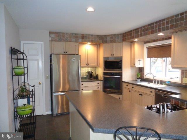 YELLOW BREECHES - Residential