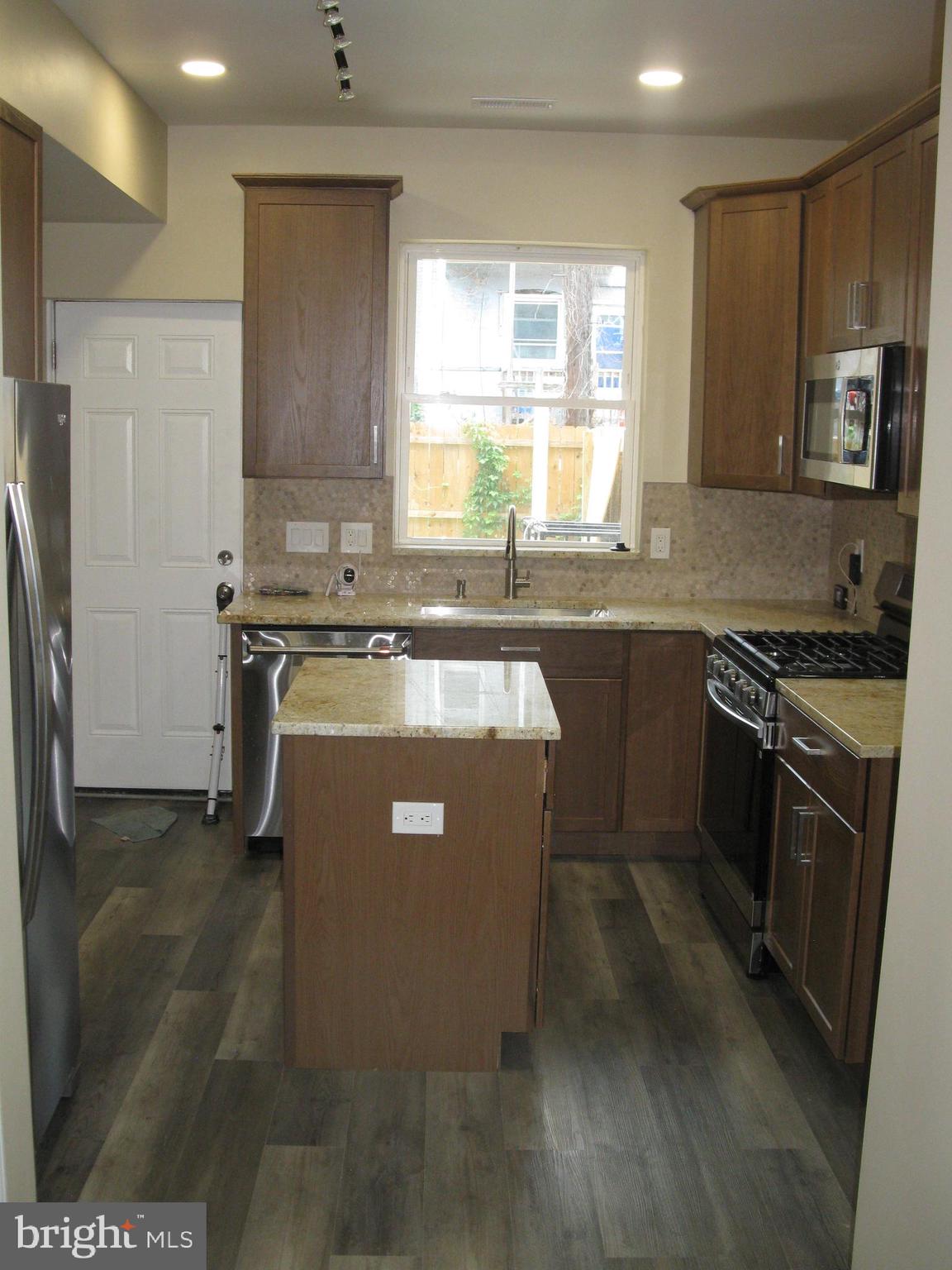 MADISON EASTEND - Residential Lease