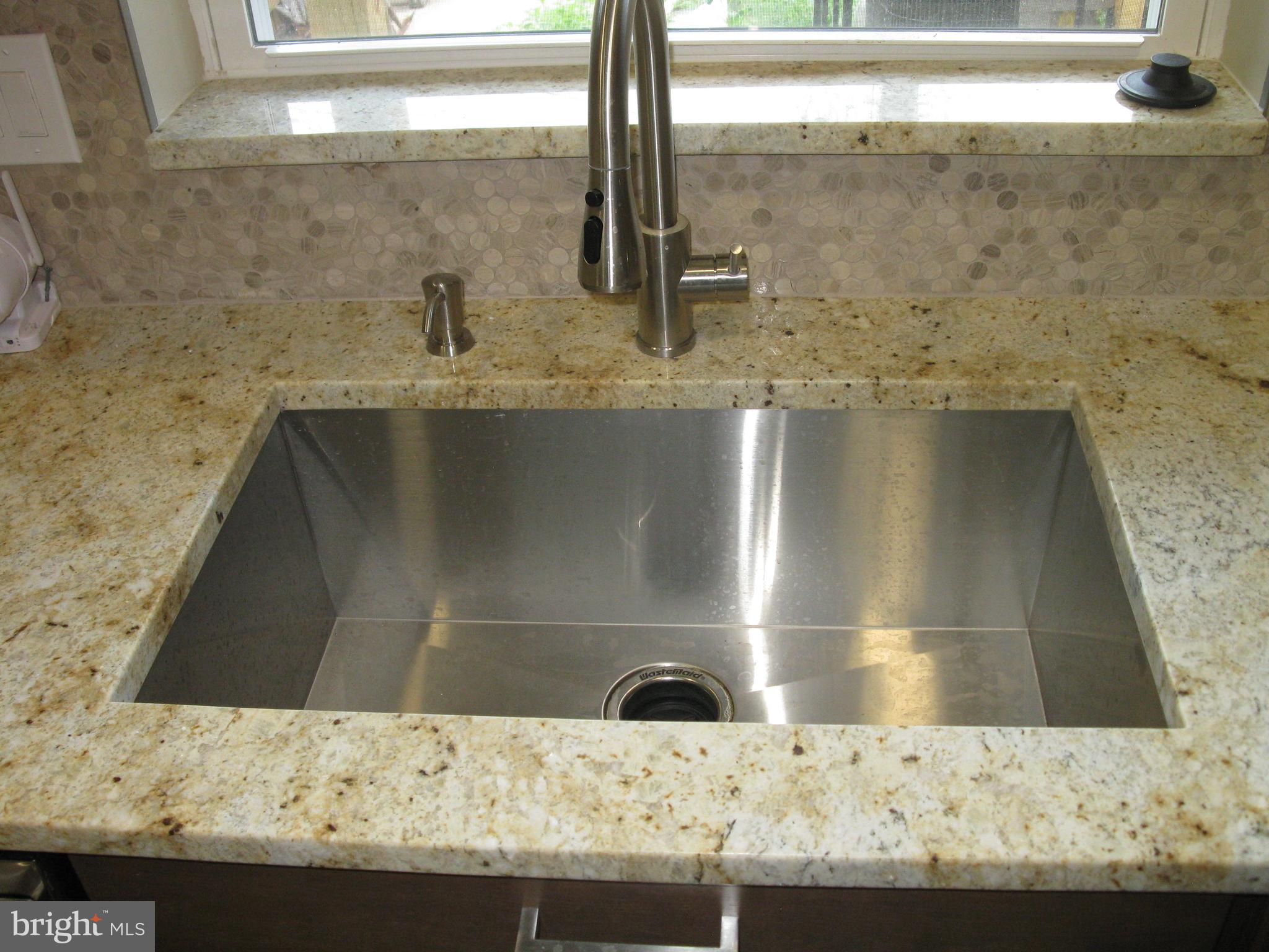 MADISON EASTEND - Residential Lease