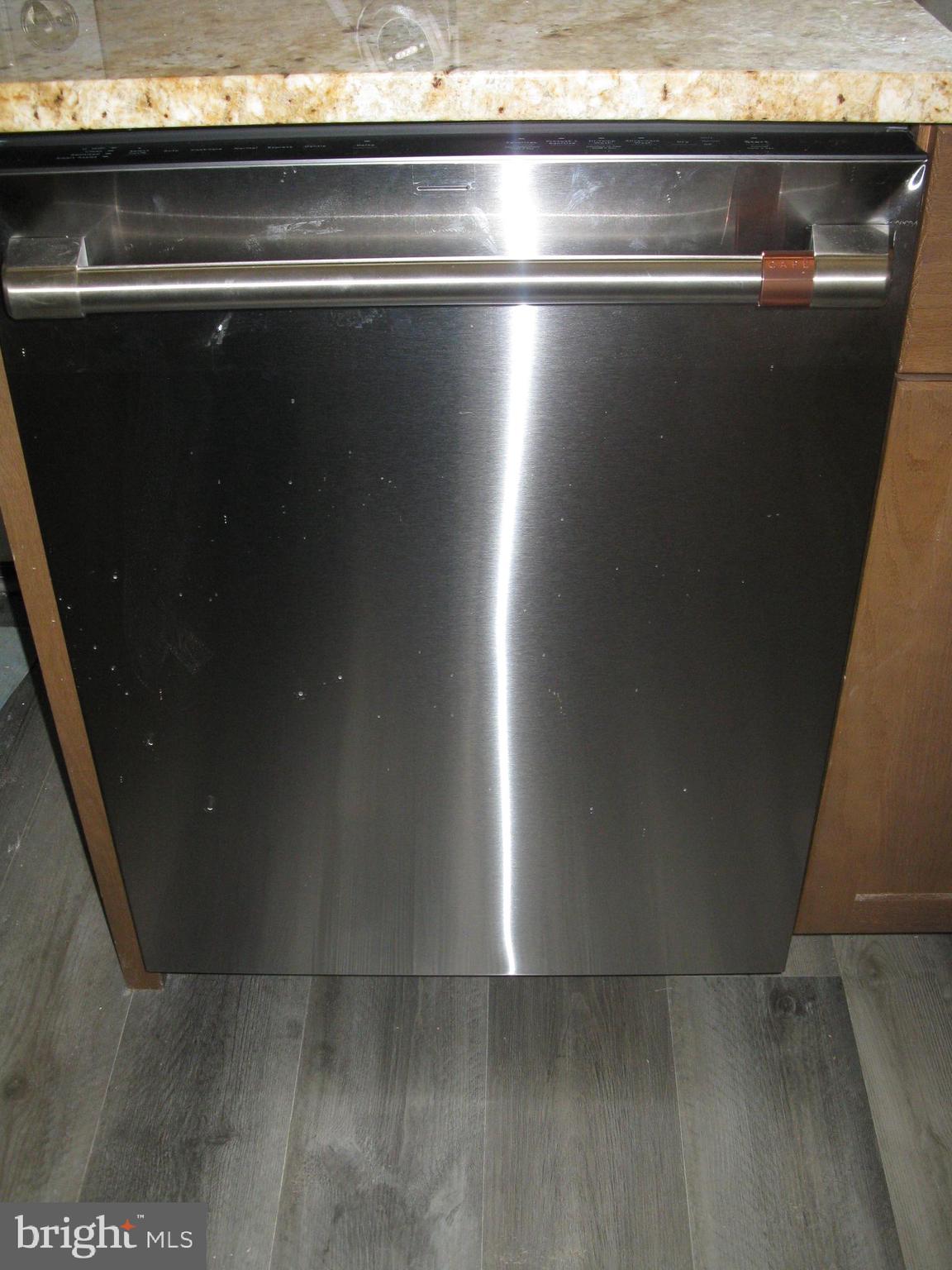 MADISON EASTEND - Residential Lease