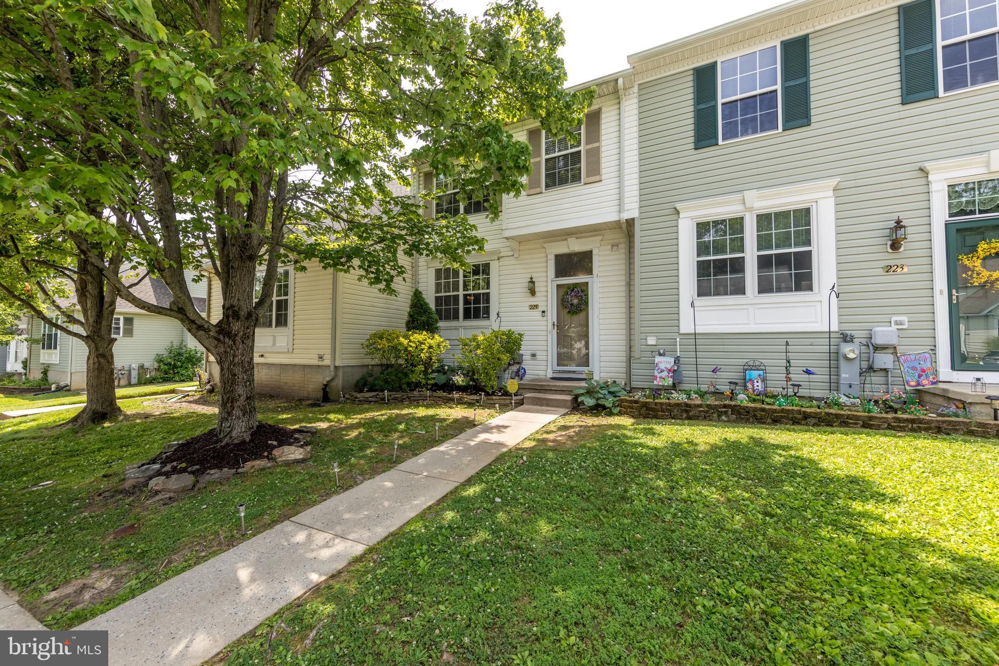 225 WOODLAND GREEN WAY