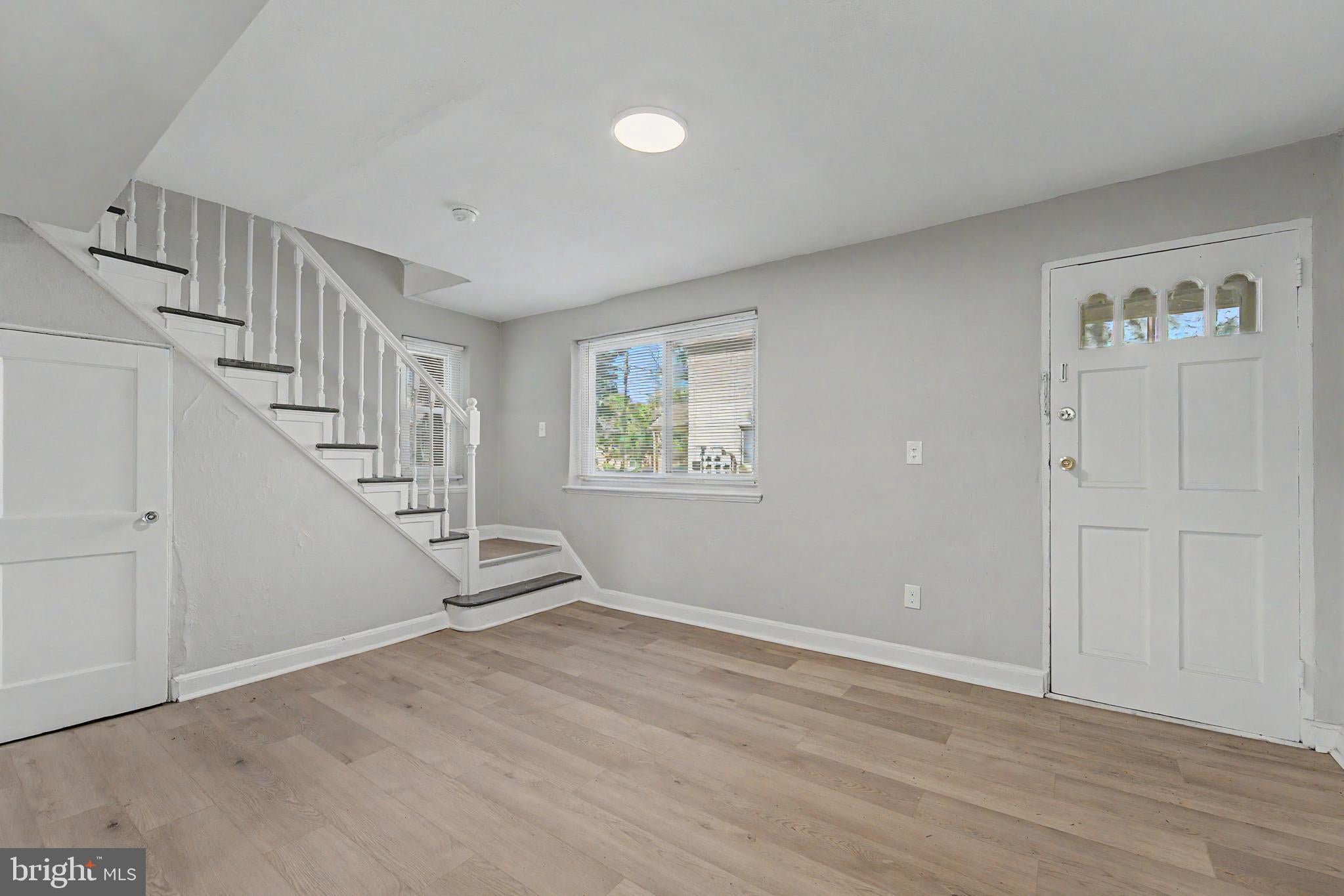 607 W MAPLE AVENUE