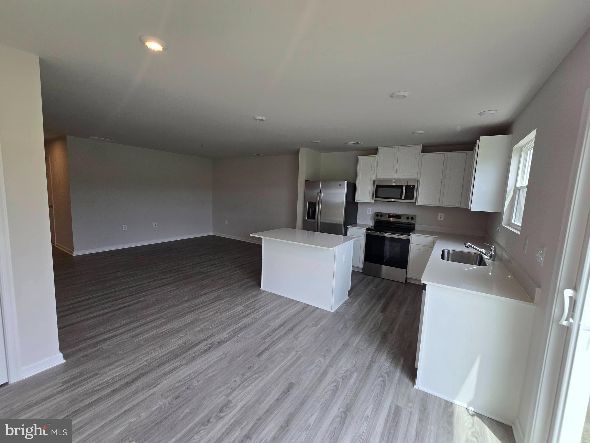 STONE SPRING - Residential Lease