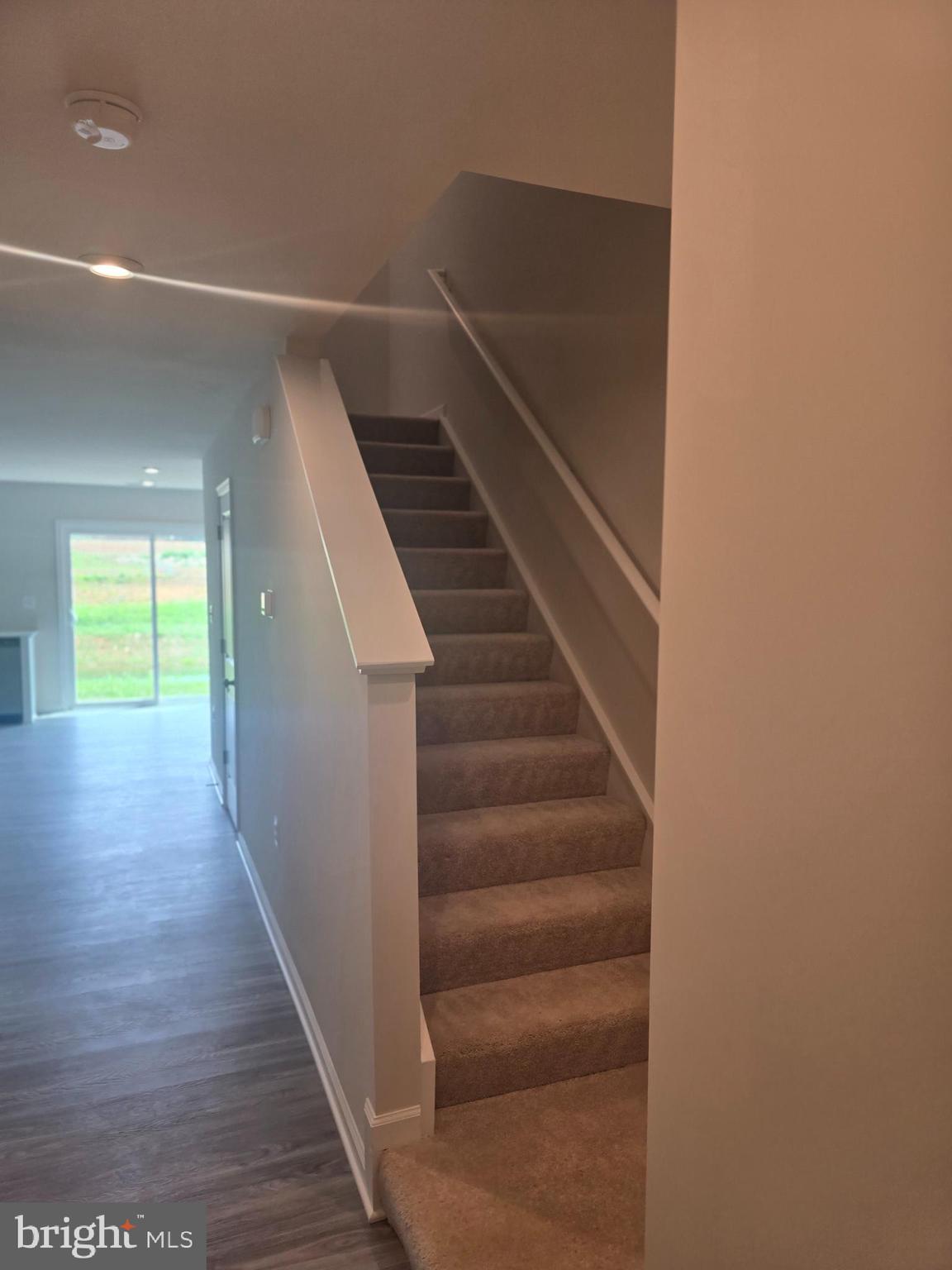 STONE SPRING - Residential Lease