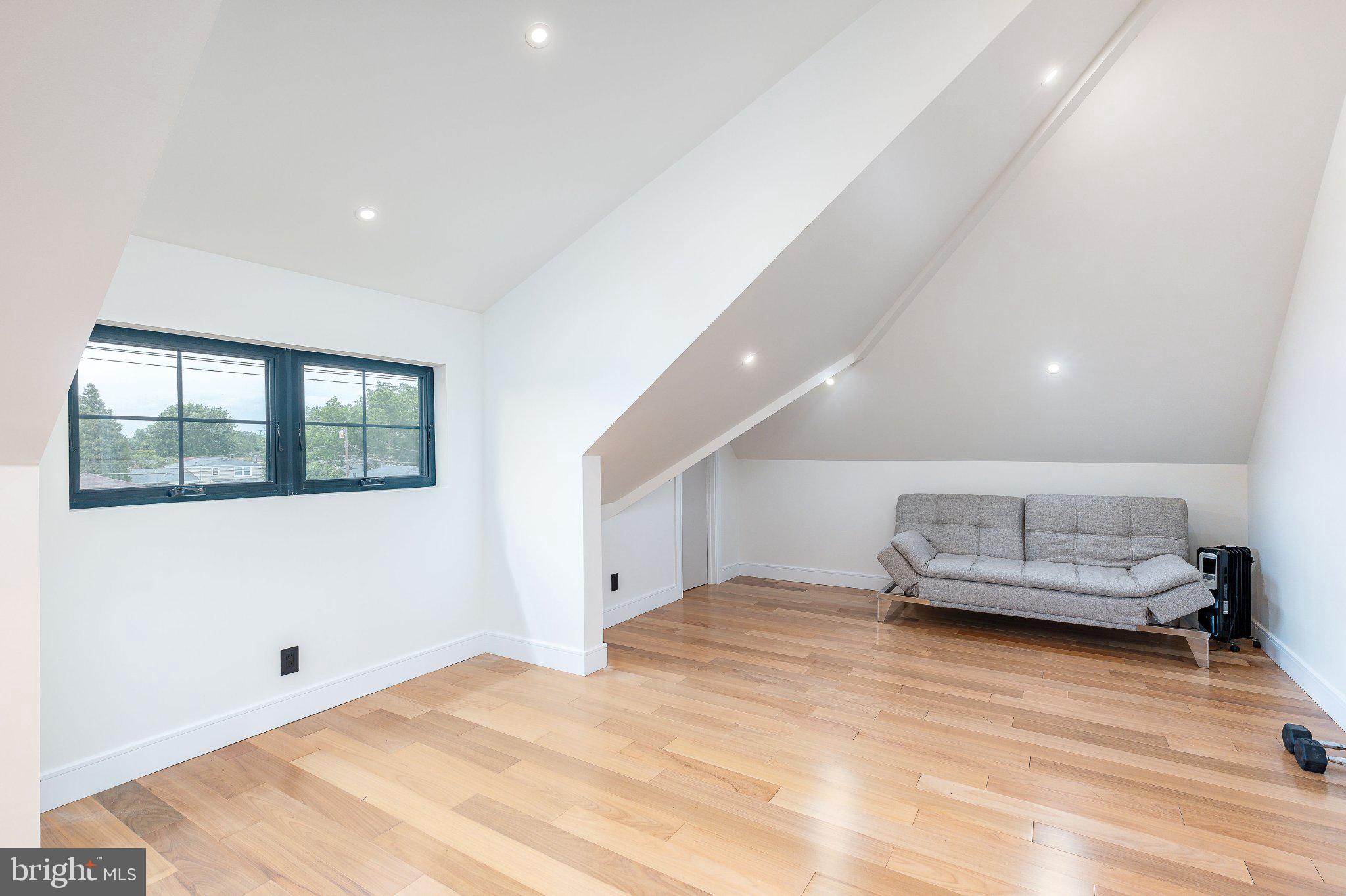 BUSTLETON - Residential