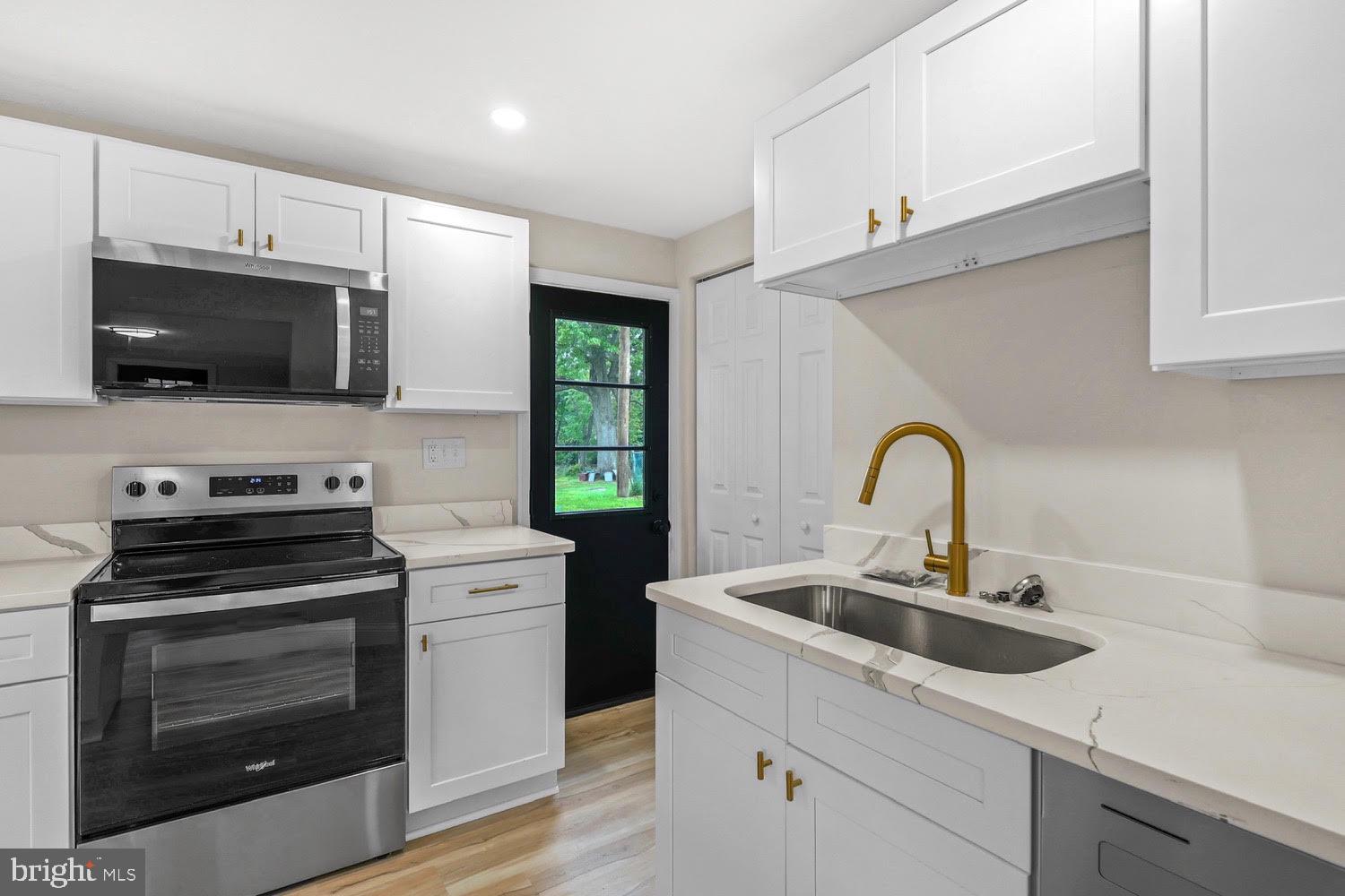 COLLINS PARK - Residential