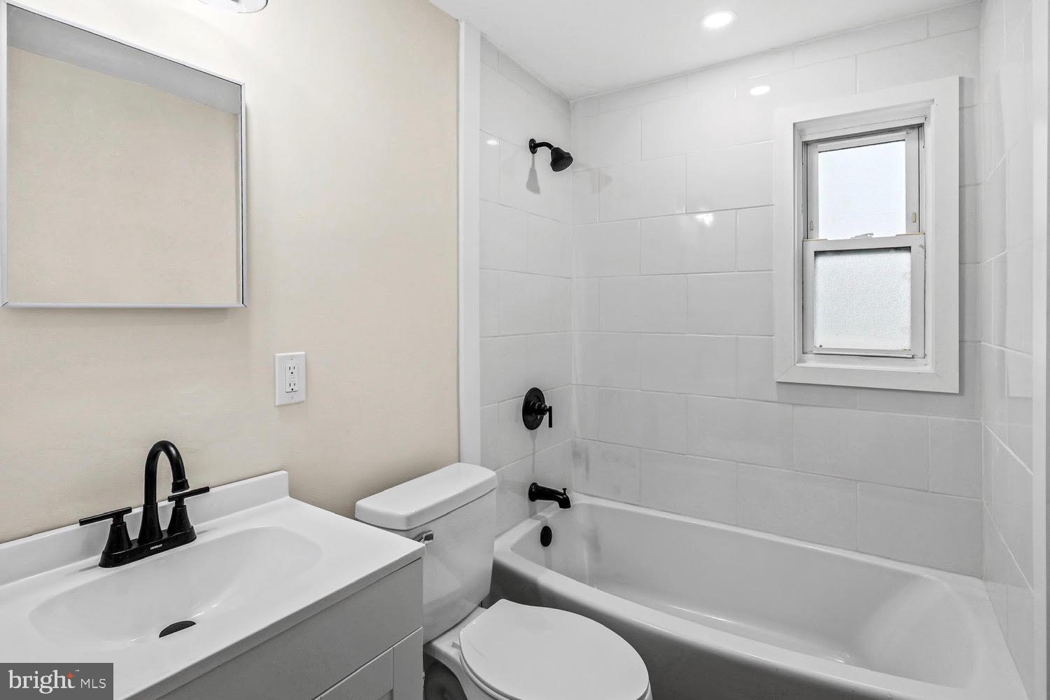 COLLINS PARK - Residential