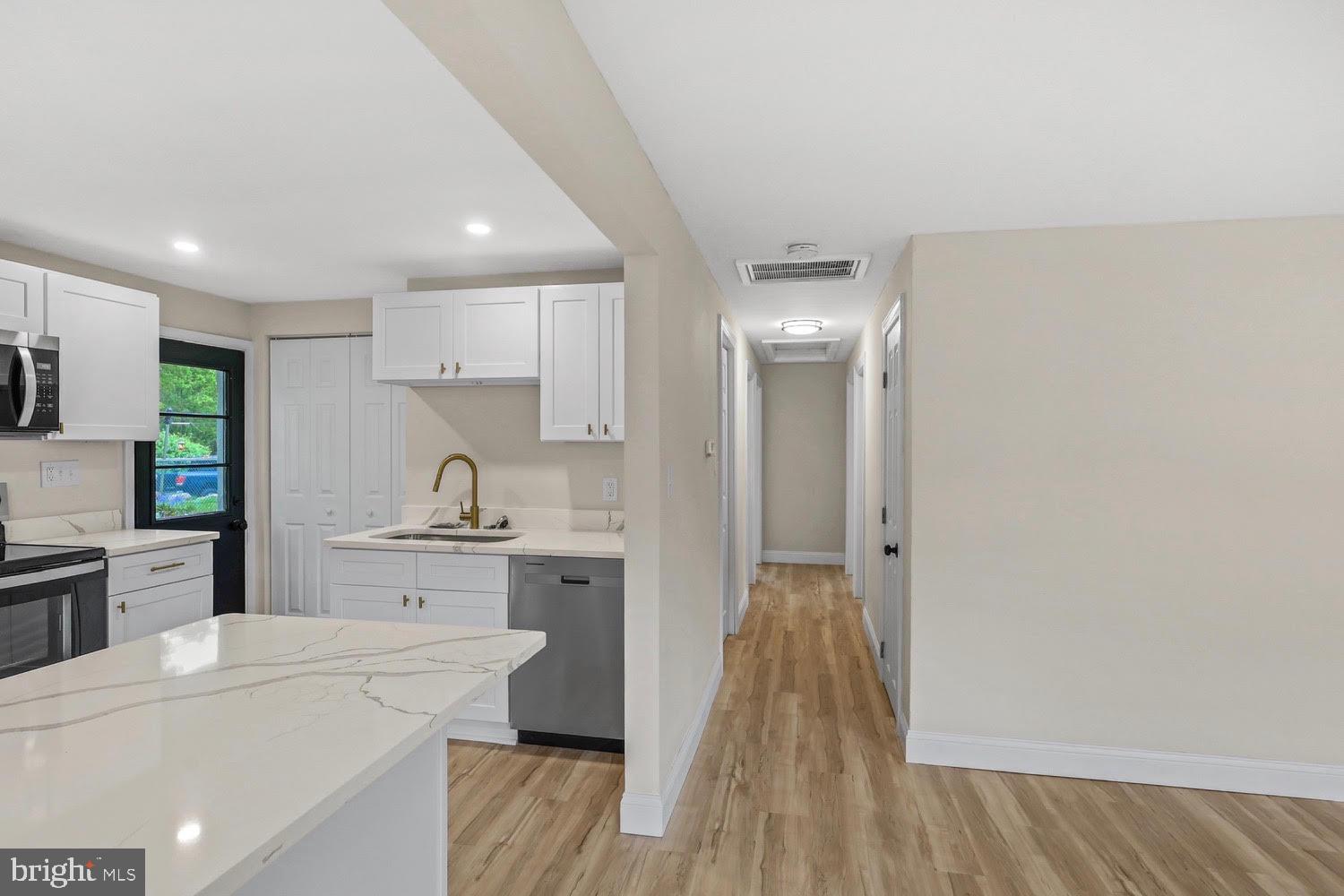 COLLINS PARK - Residential