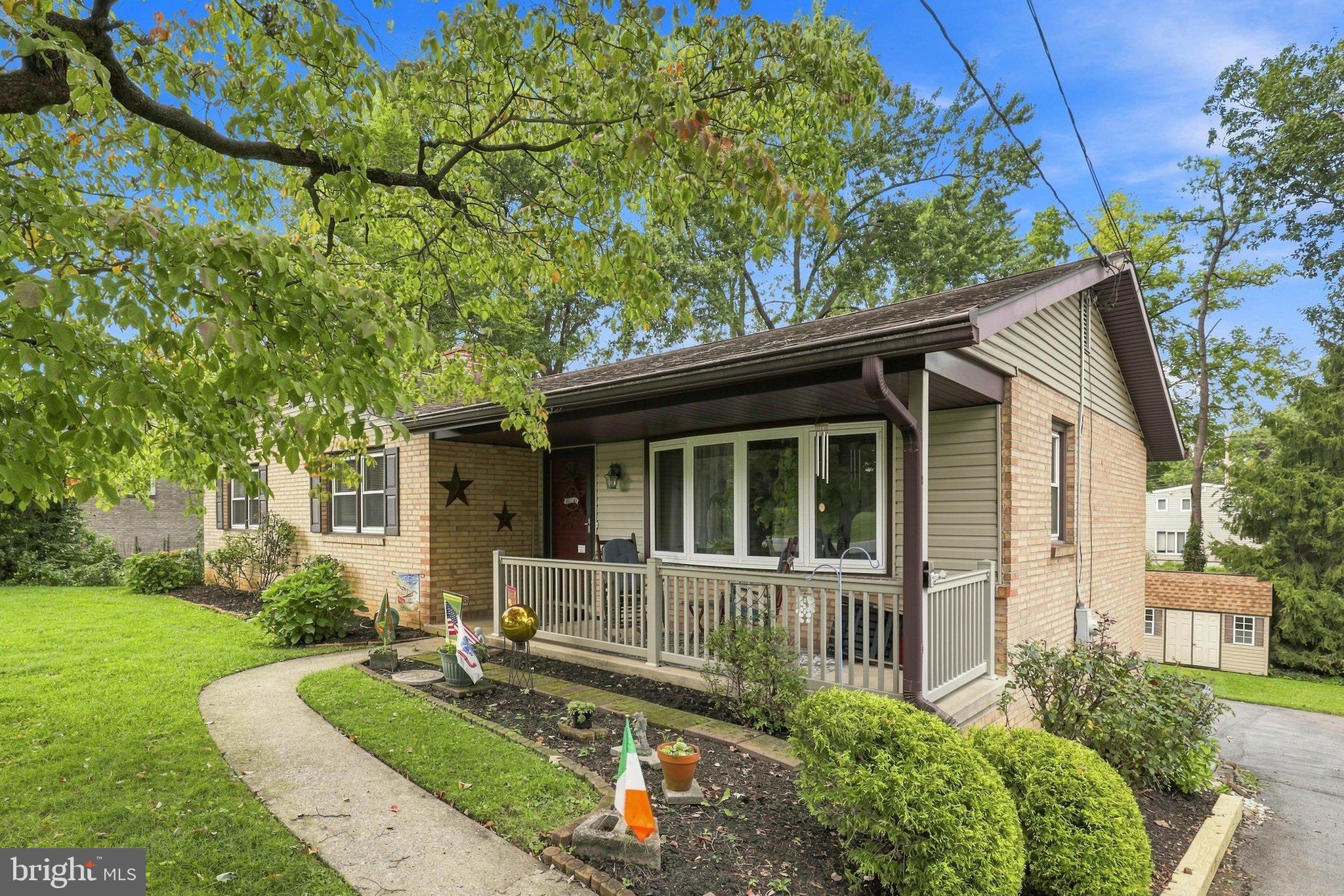 1525 VISTA ROAD