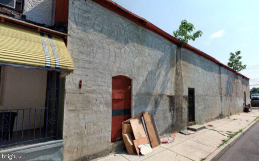 6,916 SF industrial warehouse constructed of durable brick, situated on a 14,185 SF lot in I-2 zoning. This 
vacant property offers a flexible layout ideal for a variety of industrial or commercial uses, including 
warehousing, light manufacturing, distribution, or contractor space. The solid brick construction provides 
long-term durability, while the generous lot size allows for potential outdoor storage, parking, or operational expansion (subject to zoning).

Conveniently located with access to major roadways, this property presents an excellent opportunity for 
owner-users or investors seeking a well-positioned industrial asset.