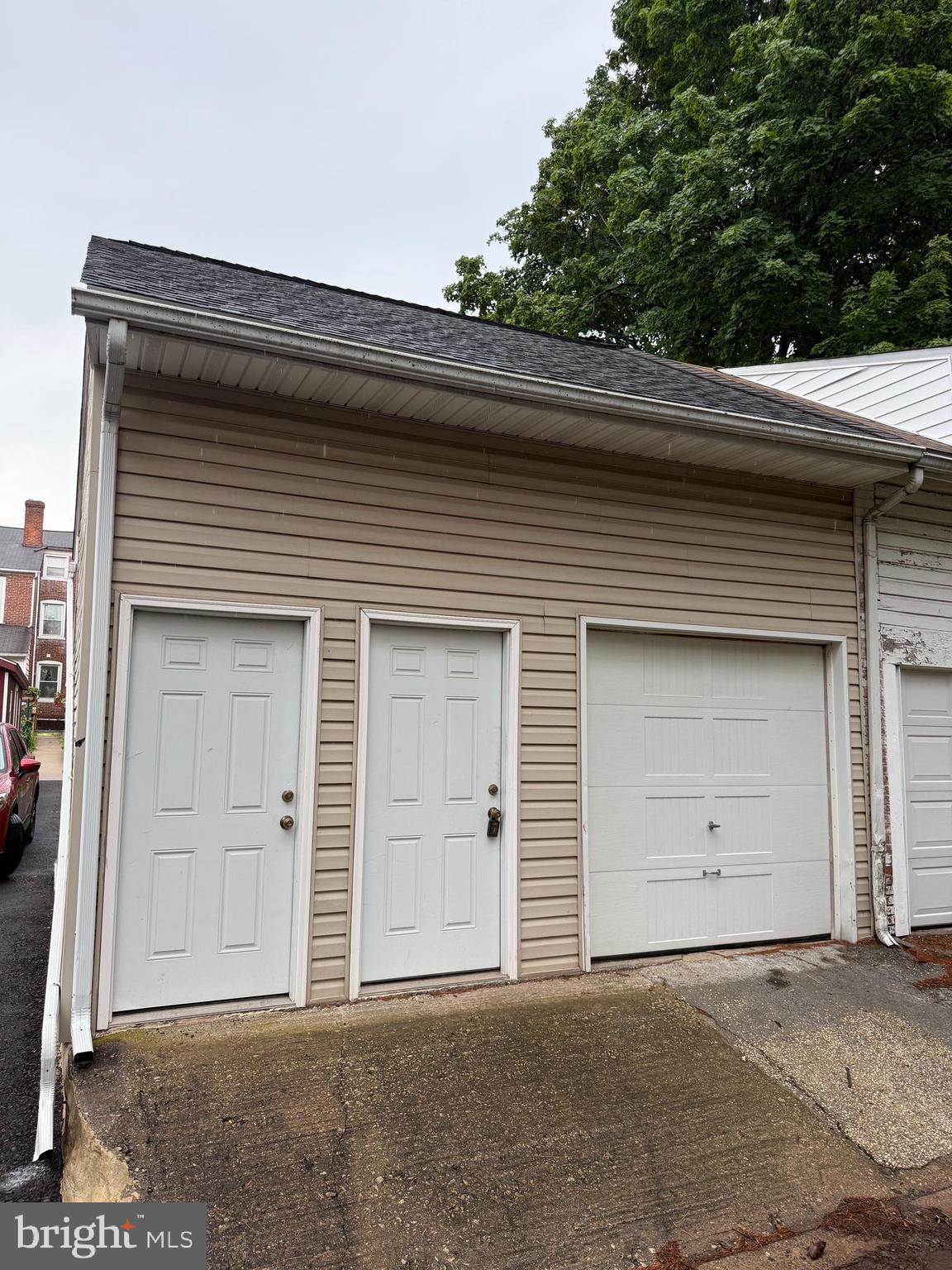 392 W BROAD STREET