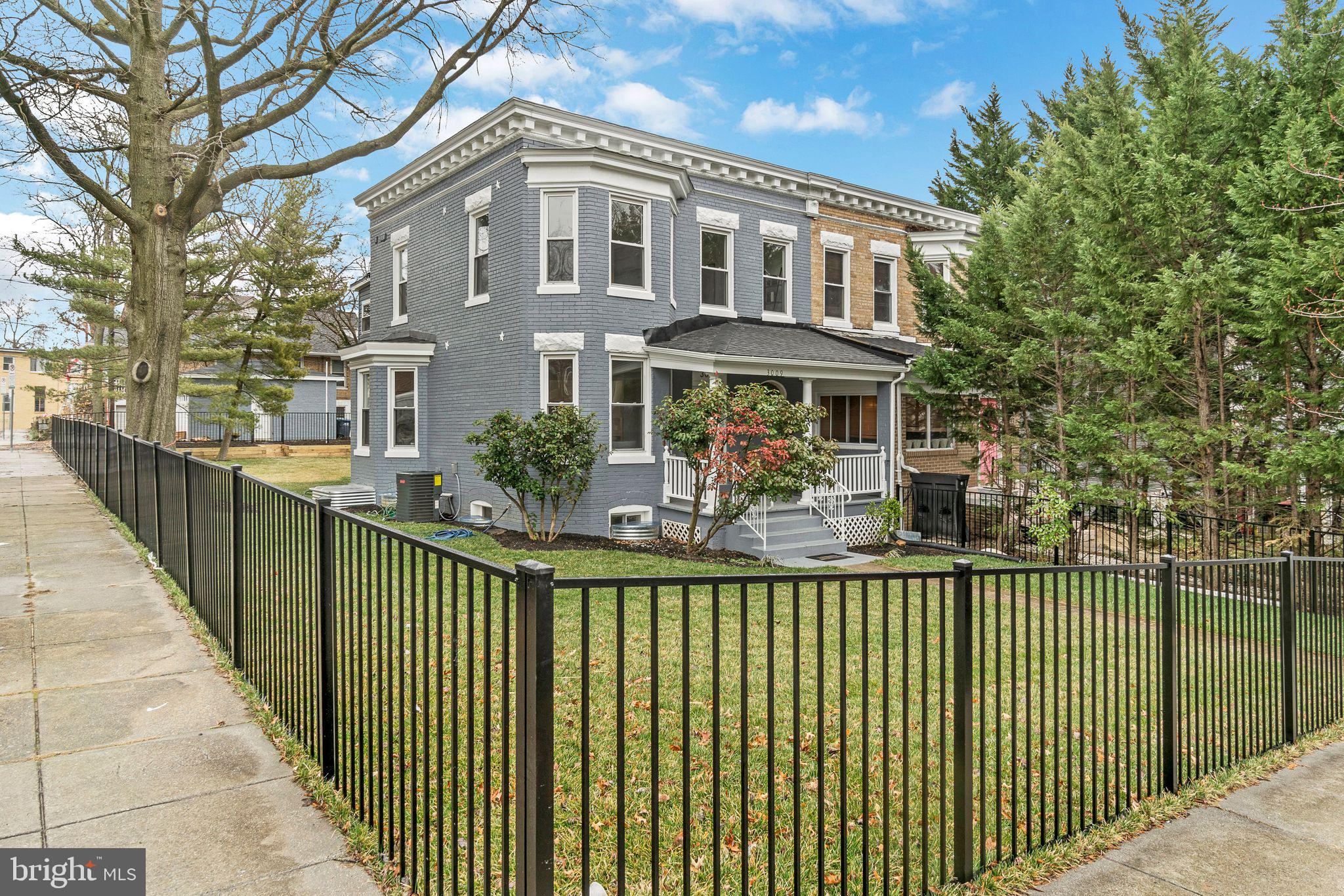 3009 20TH STREET NE
