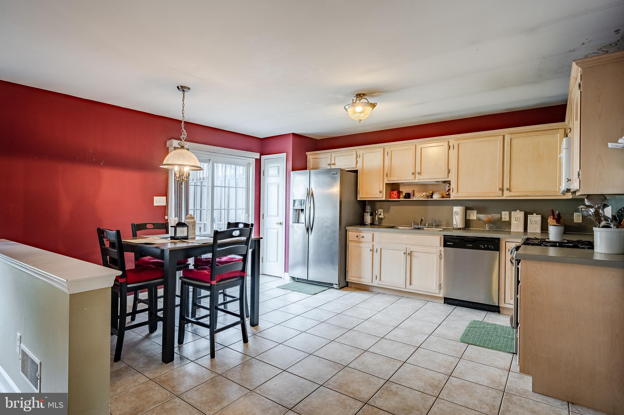 COLUMBIA COURT - Residential