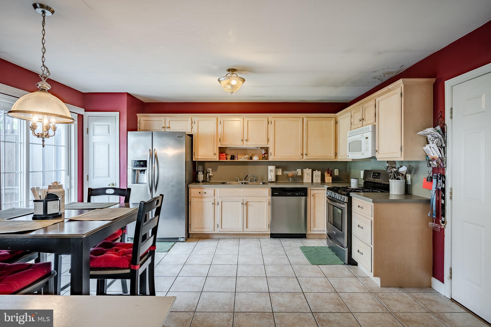 COLUMBIA COURT - Residential