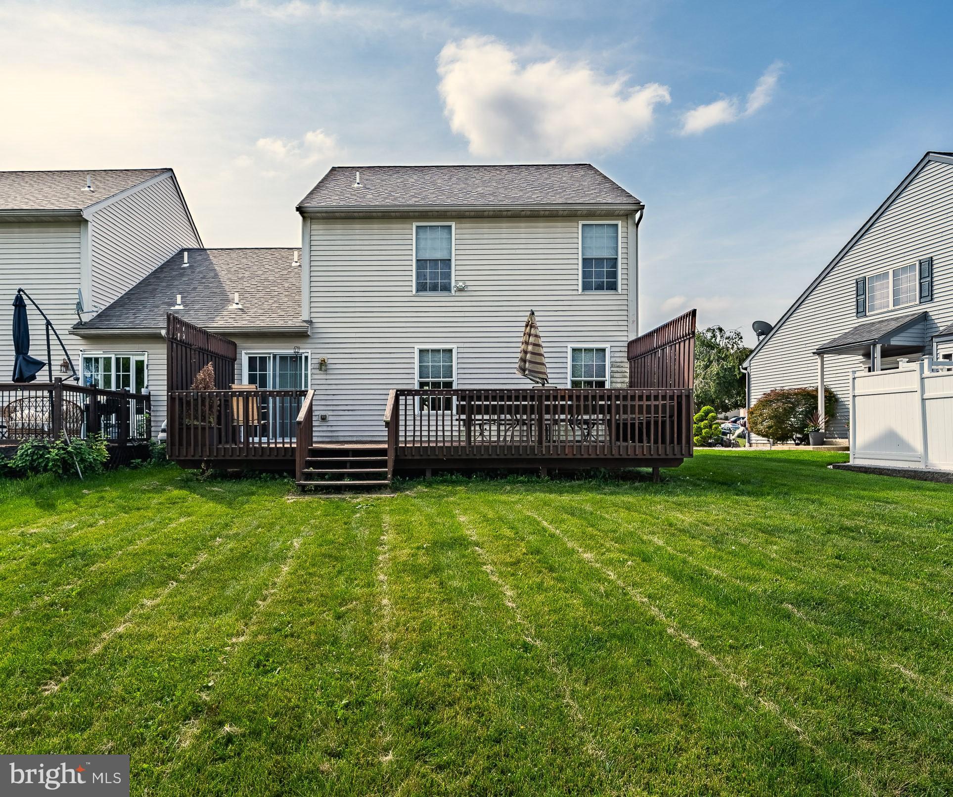COLUMBIA COURT - Residential