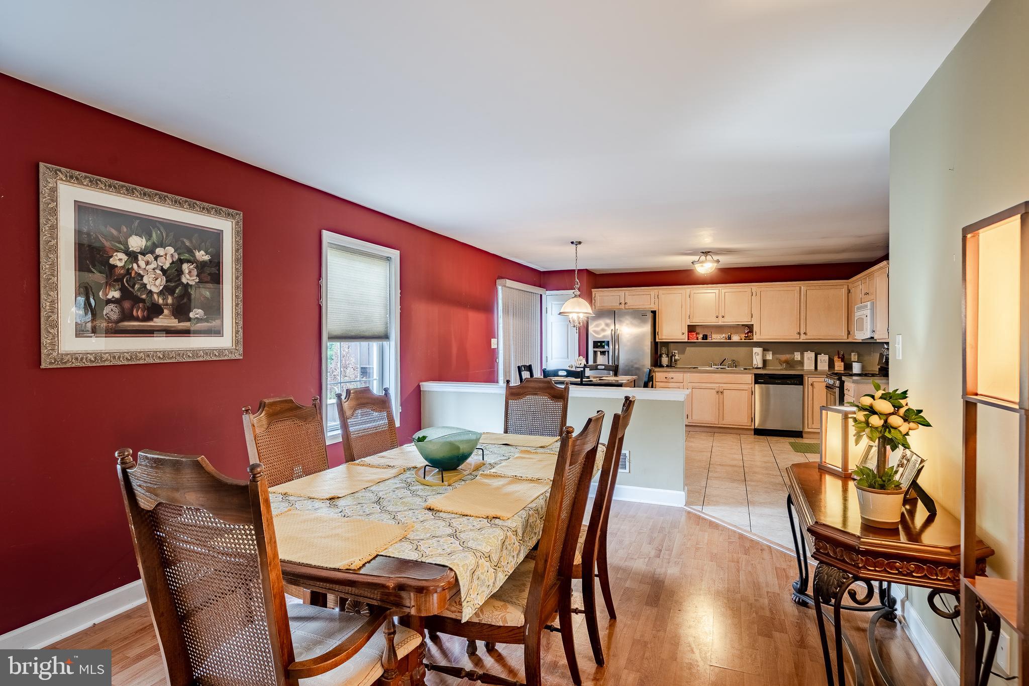 COLUMBIA COURT - Residential