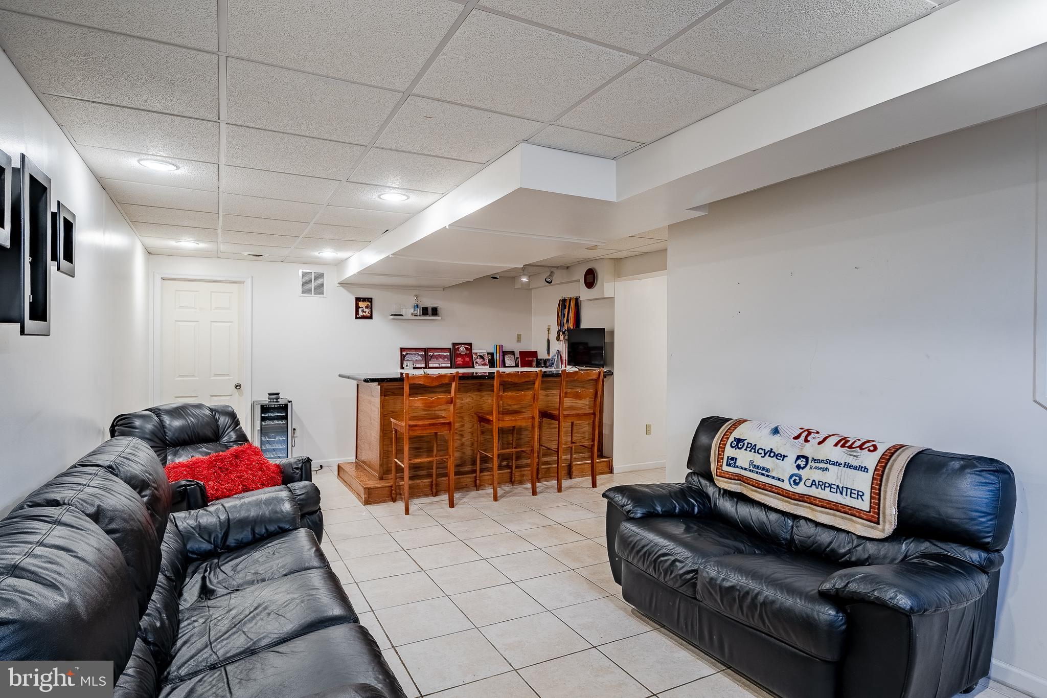 COLUMBIA COURT - Residential