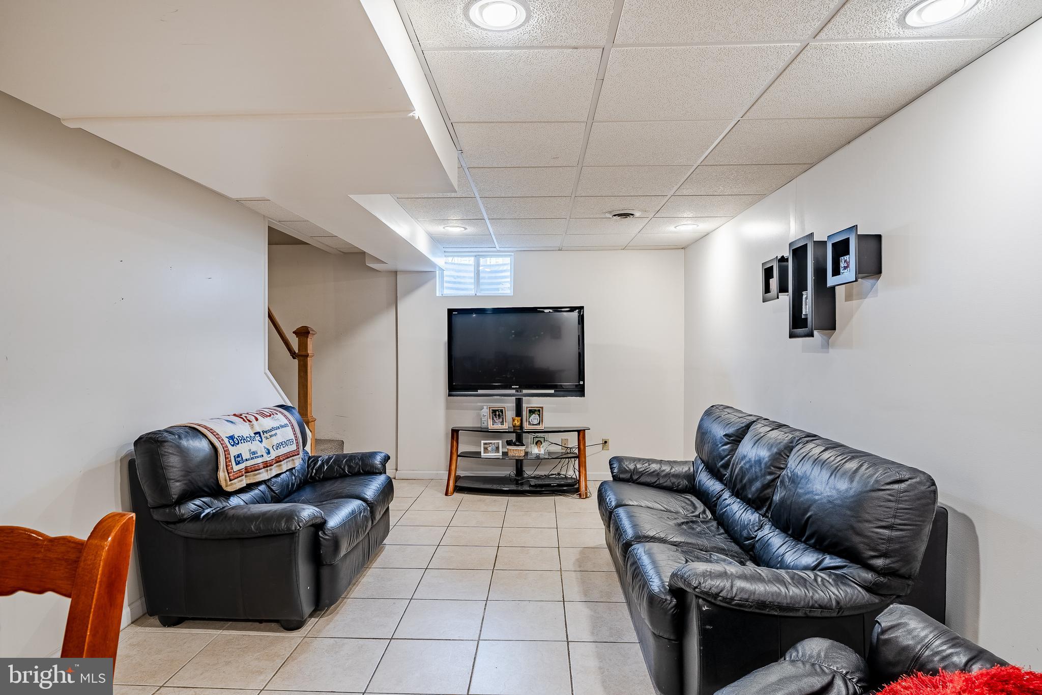 COLUMBIA COURT - Residential