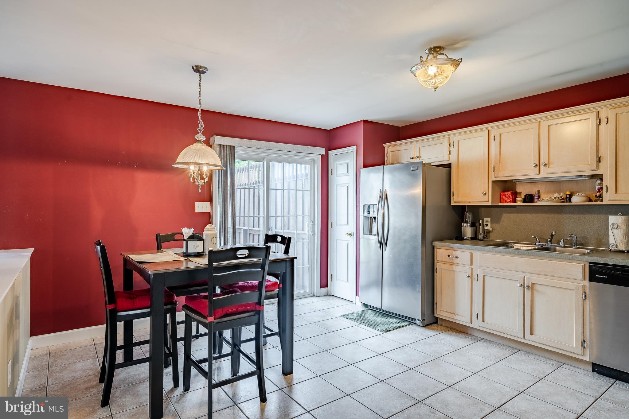 COLUMBIA COURT - Residential