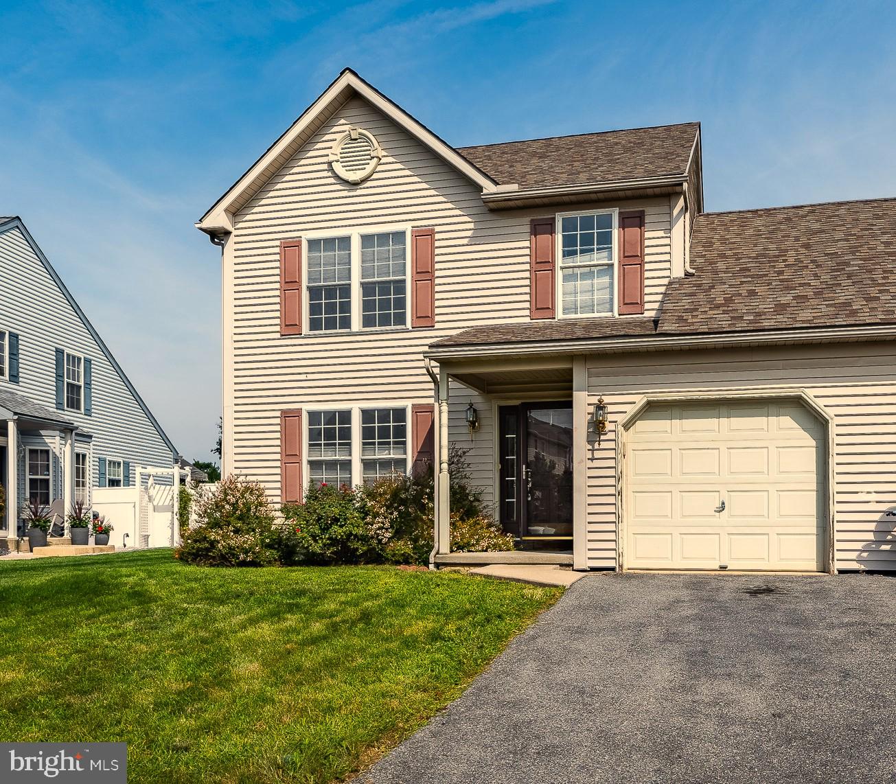 COLUMBIA COURT - Residential