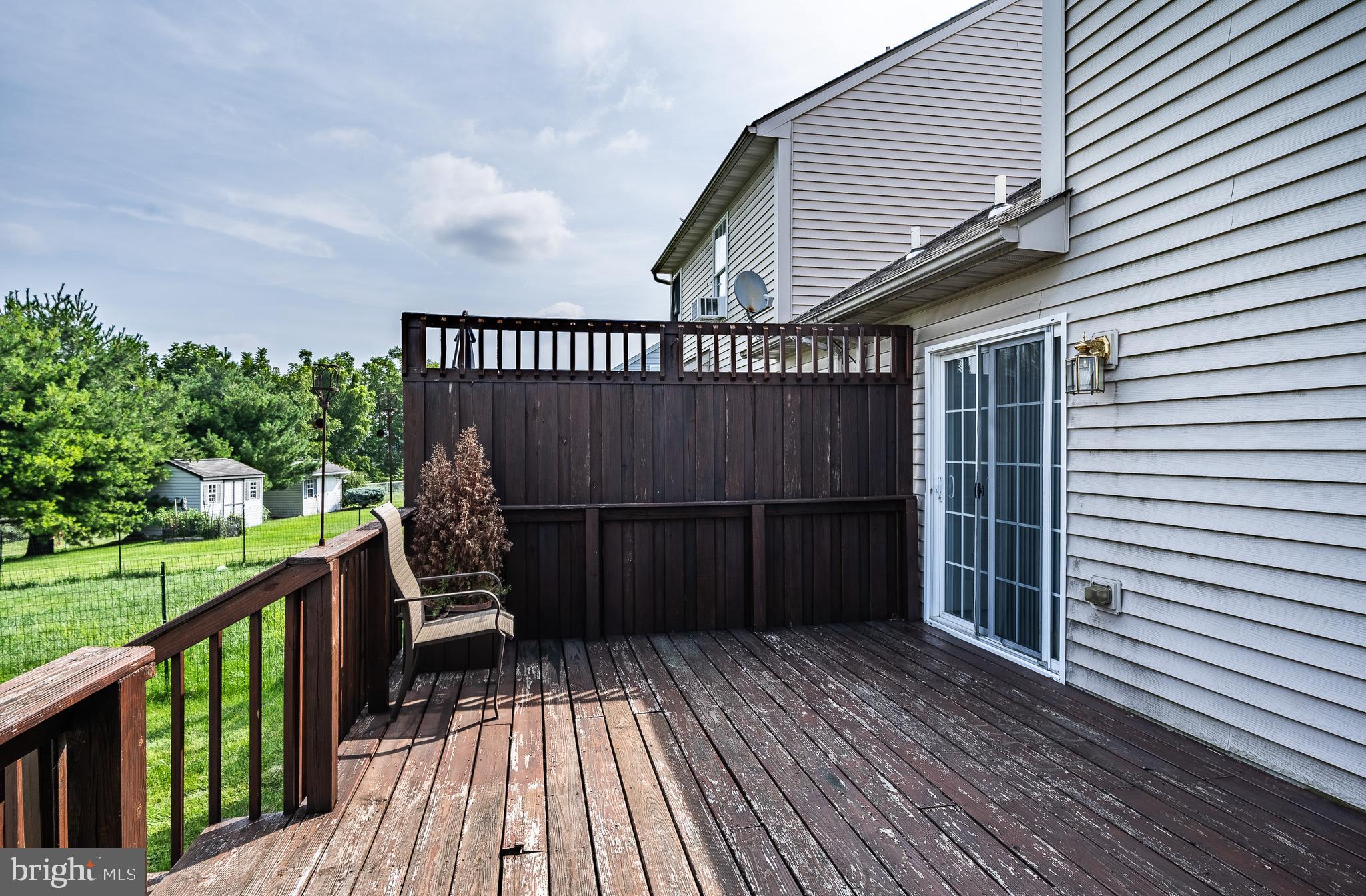 COLUMBIA COURT - Residential