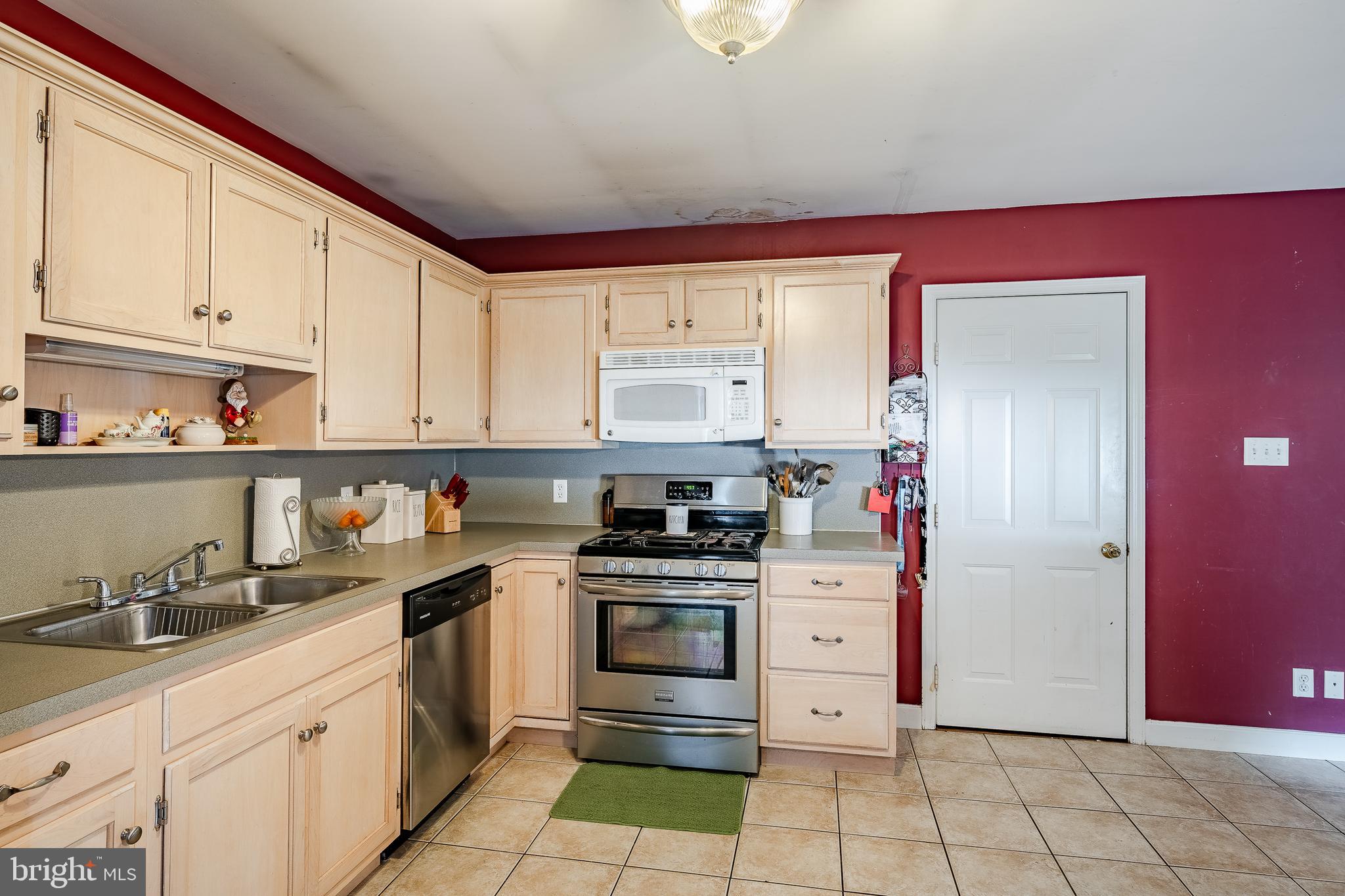 COLUMBIA COURT - Residential