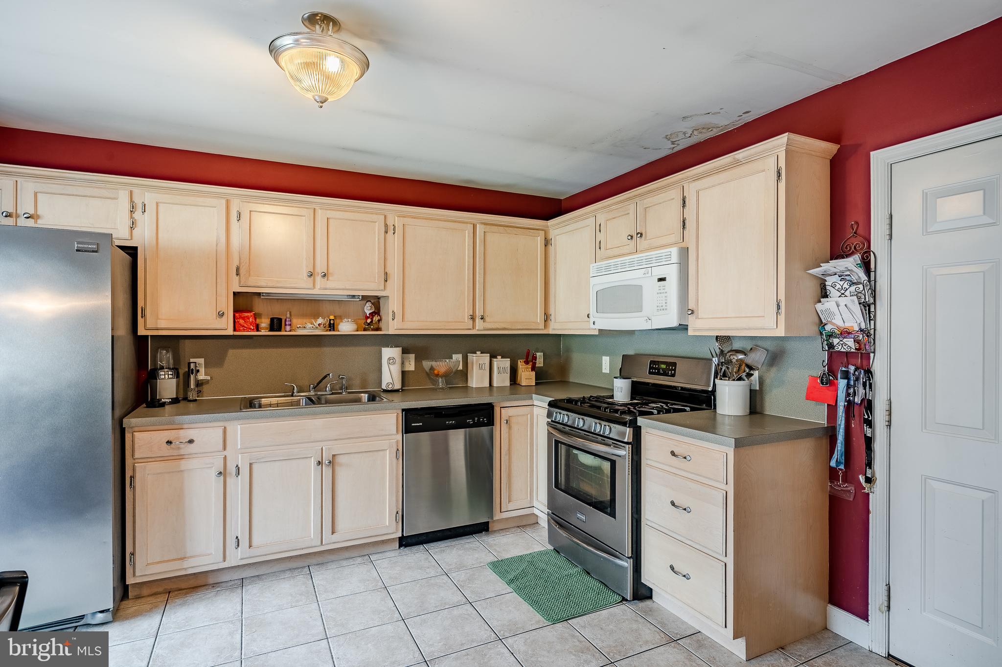 COLUMBIA COURT - Residential