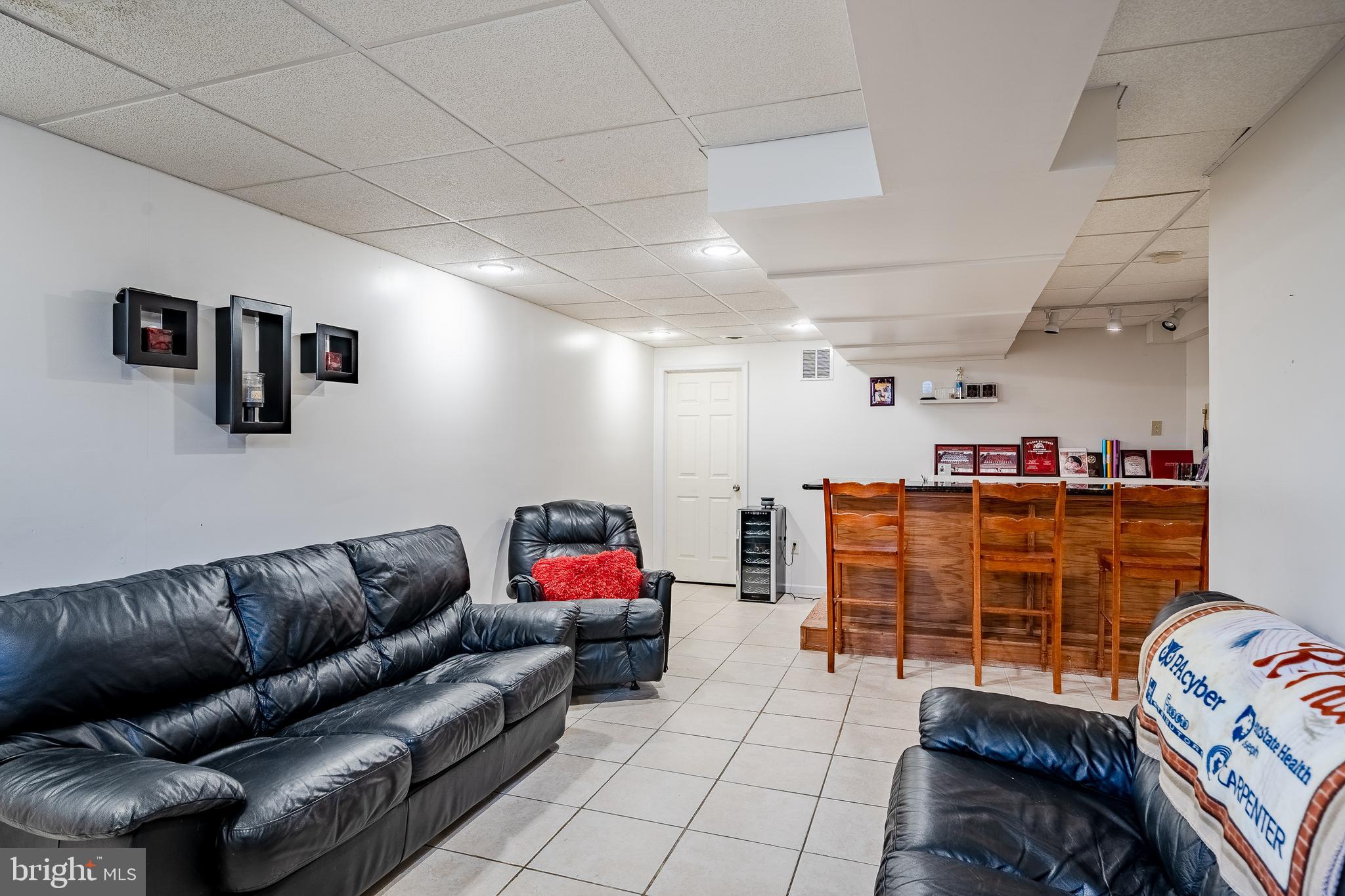 COLUMBIA COURT - Residential