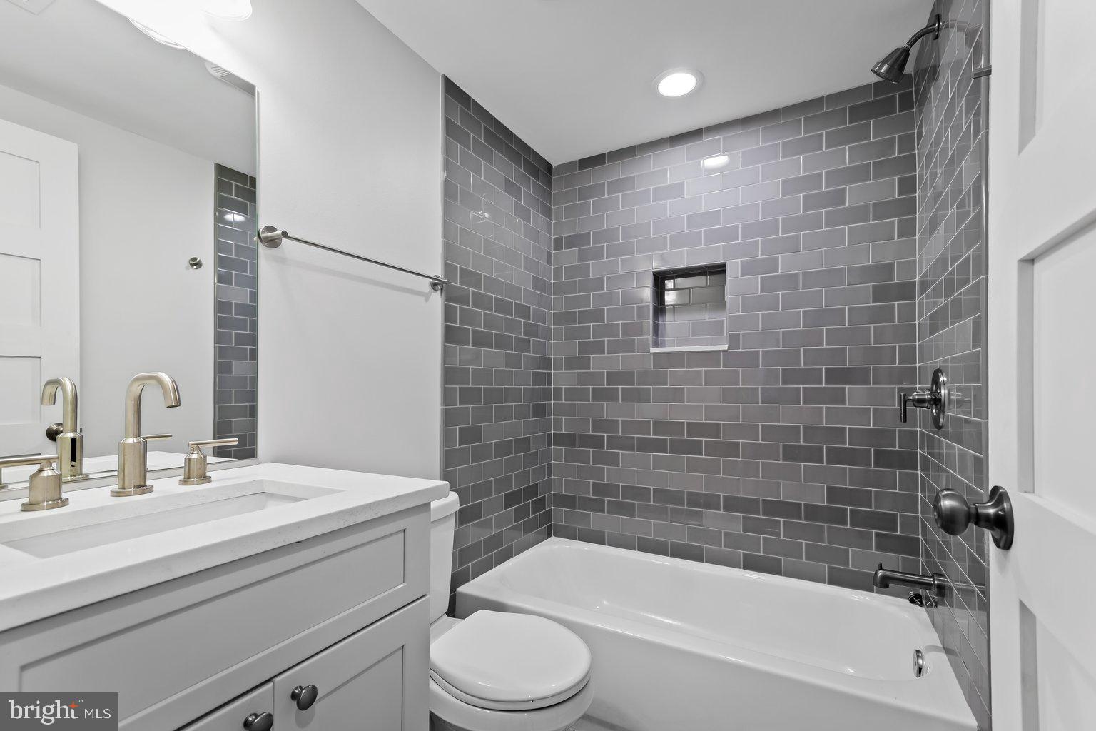 HAMPDEN HISTORIC DISTRICT - Residential