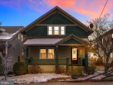 Photo of 108 N Poplar Street, ELIZABETHTOWN, PA 17022 (MLS # PALA2062642)