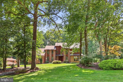 Photo of 1990 Shulton Drive, YORK, PA 17406 (MLS # PAYK2102232)