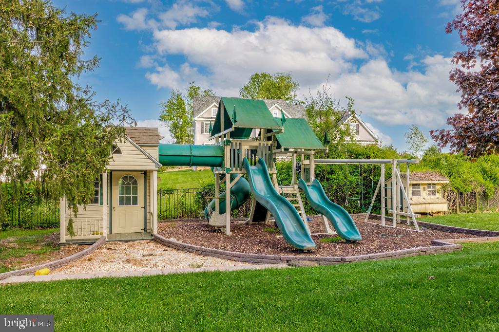 DARLINGTON POINTE - Residential