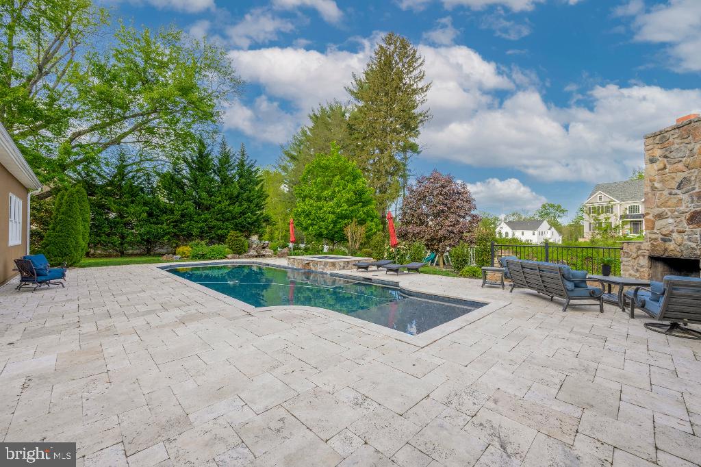 DARLINGTON POINTE - Residential