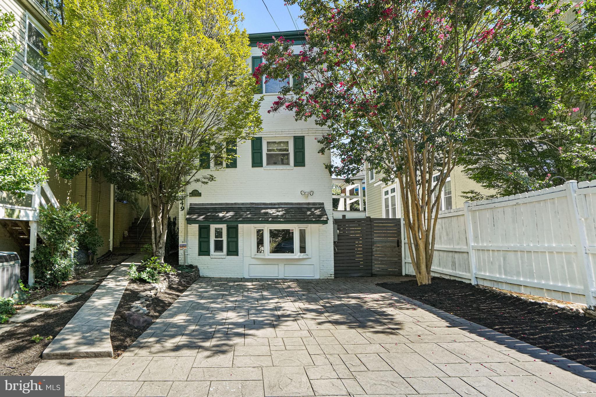 2749 ARIZONA AVENUE NW