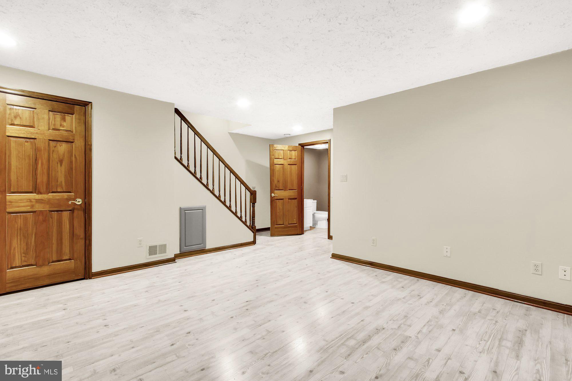 VILLAGE OF THOMAS RUN - Residential