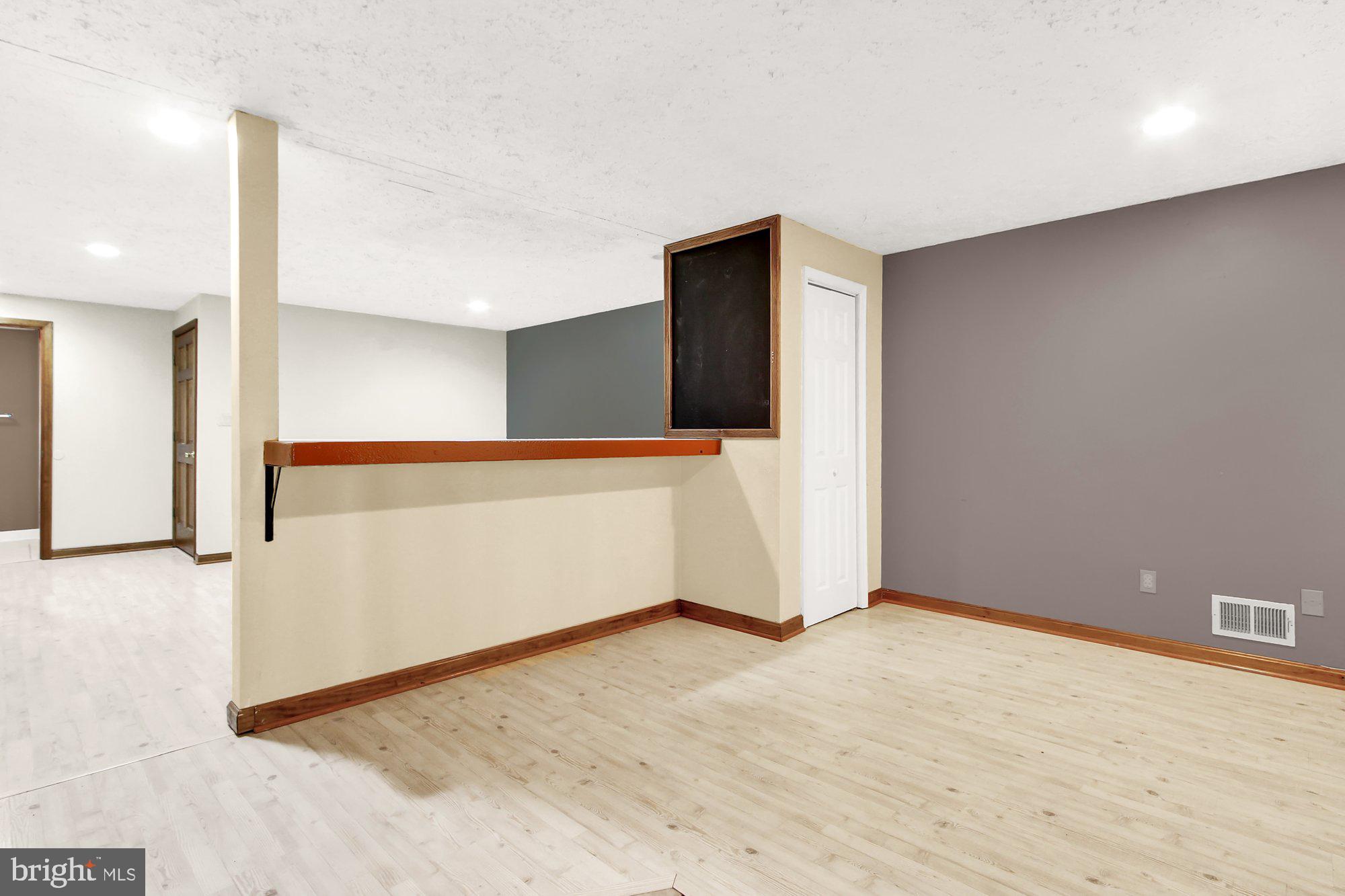 VILLAGE OF THOMAS RUN - Residential