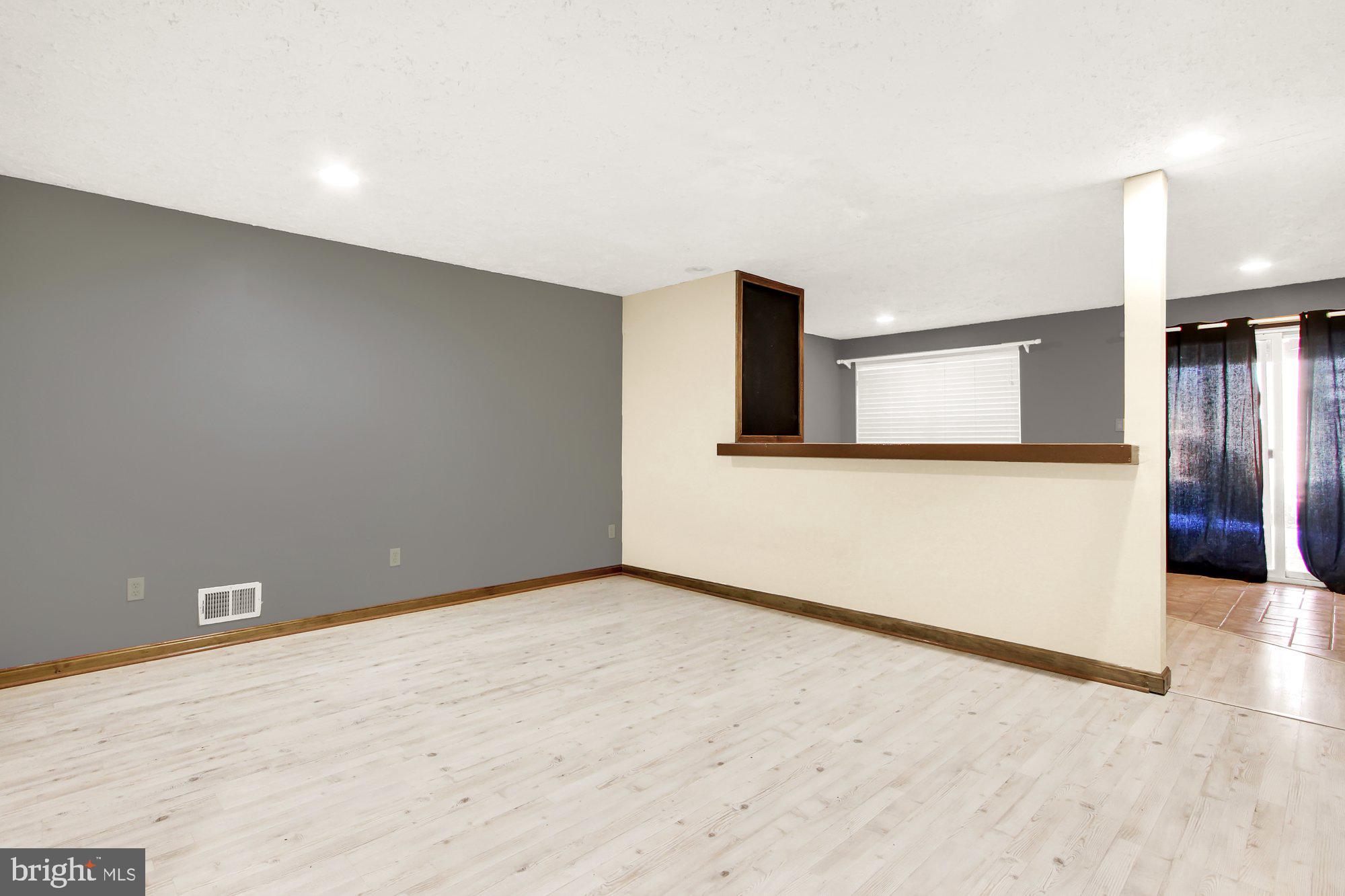 VILLAGE OF THOMAS RUN - Residential