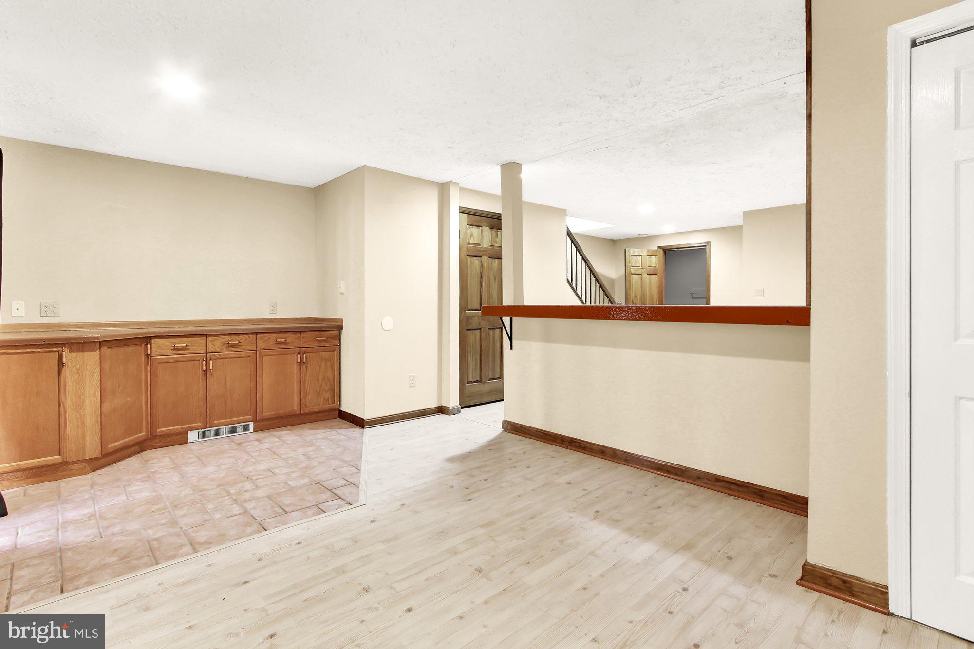 VILLAGE OF THOMAS RUN - Residential