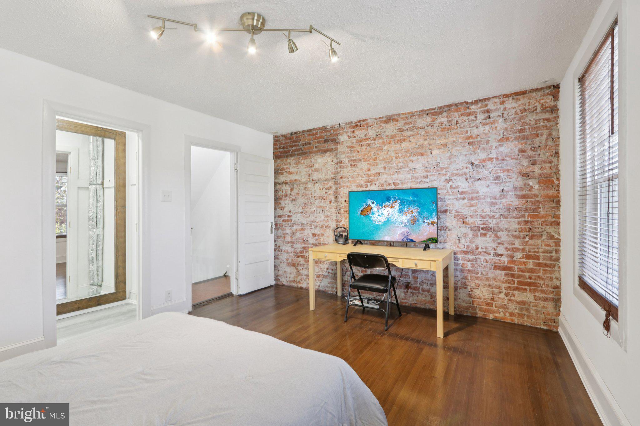 UNIVERSITY CITY - Residential