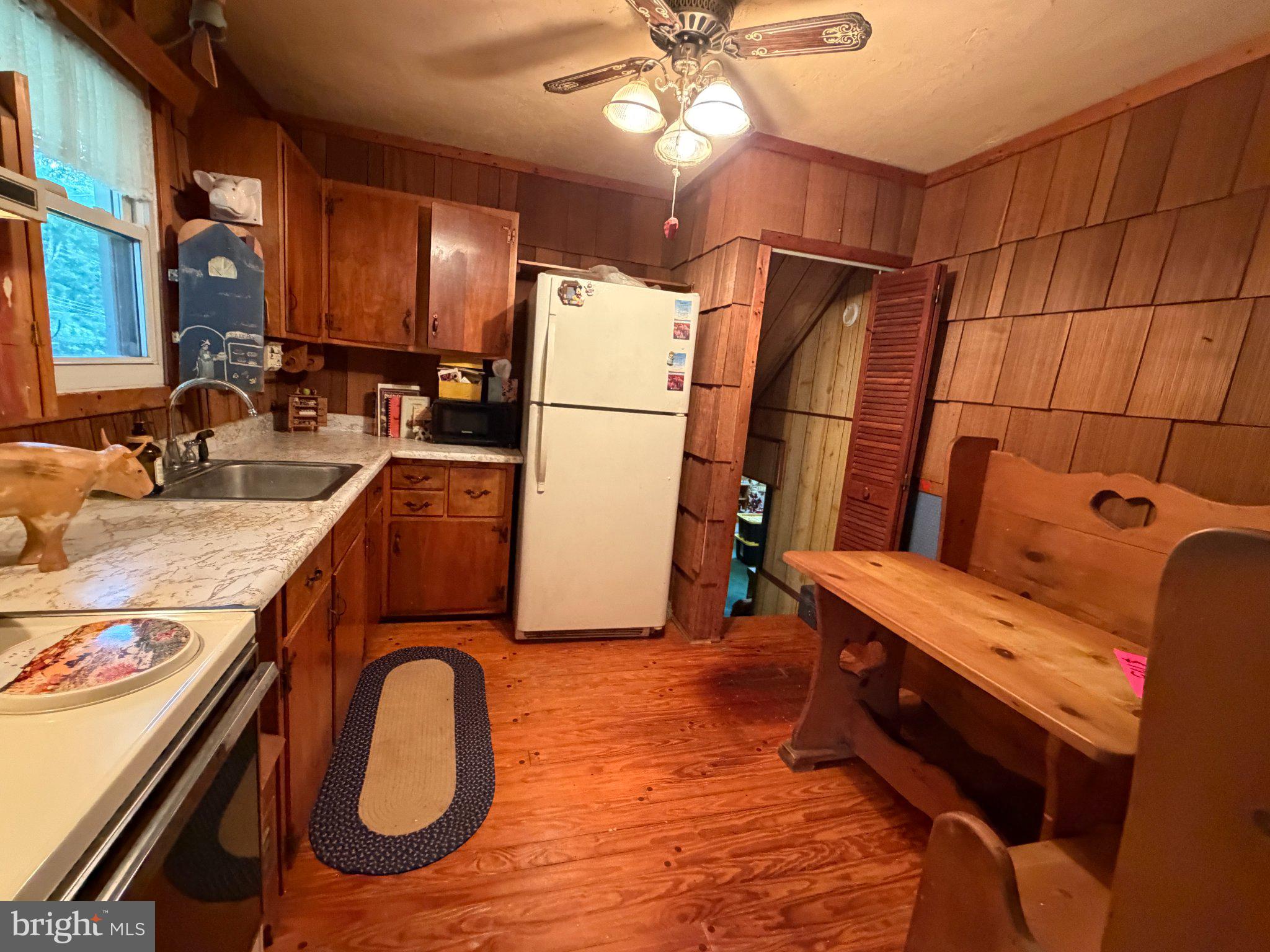 2483 W HELMS MANOR
