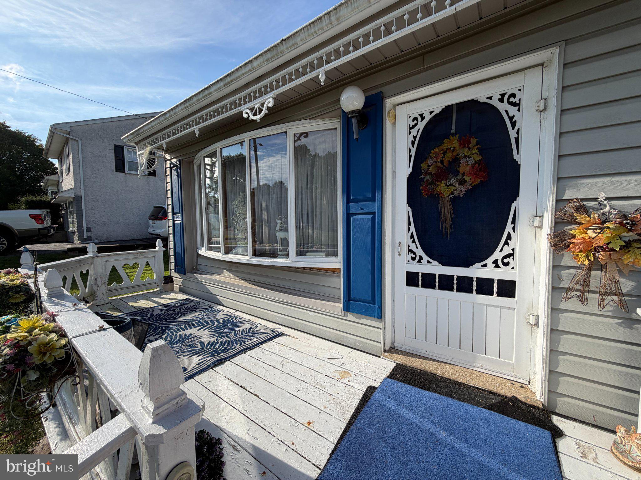 2483 W HELMS MANOR