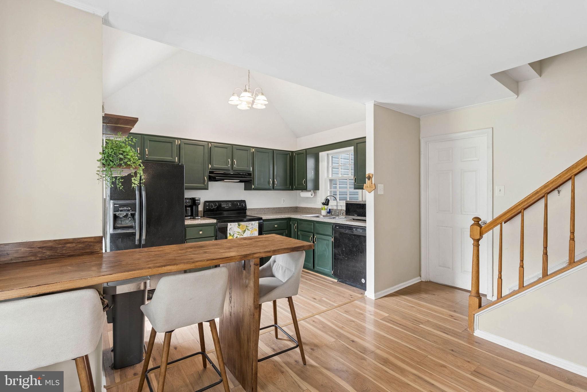 10808 LAKE SQUARE