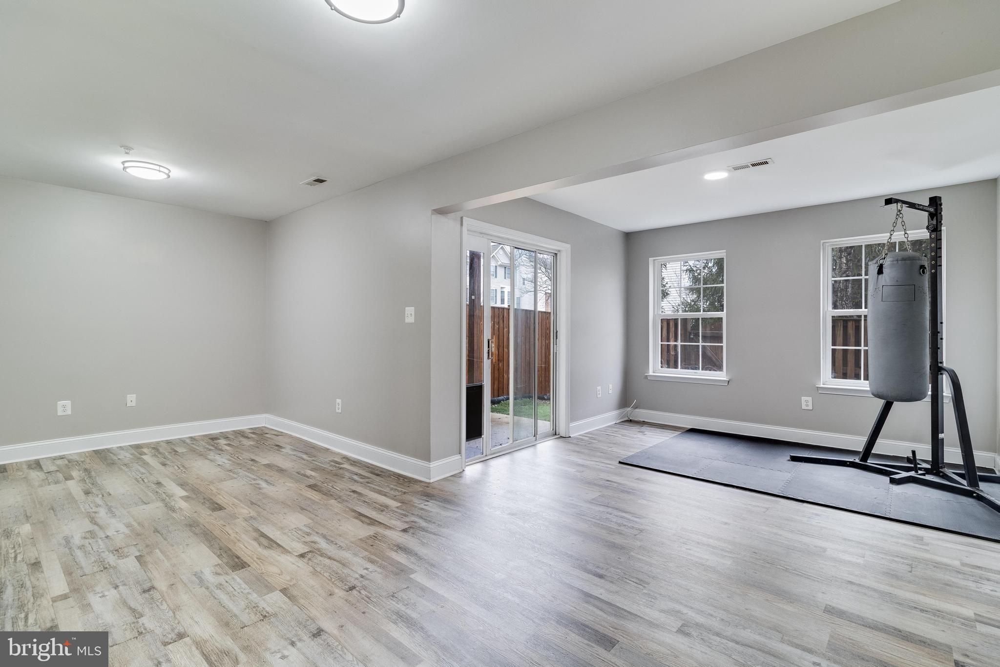 RIVER OAKS - Residential